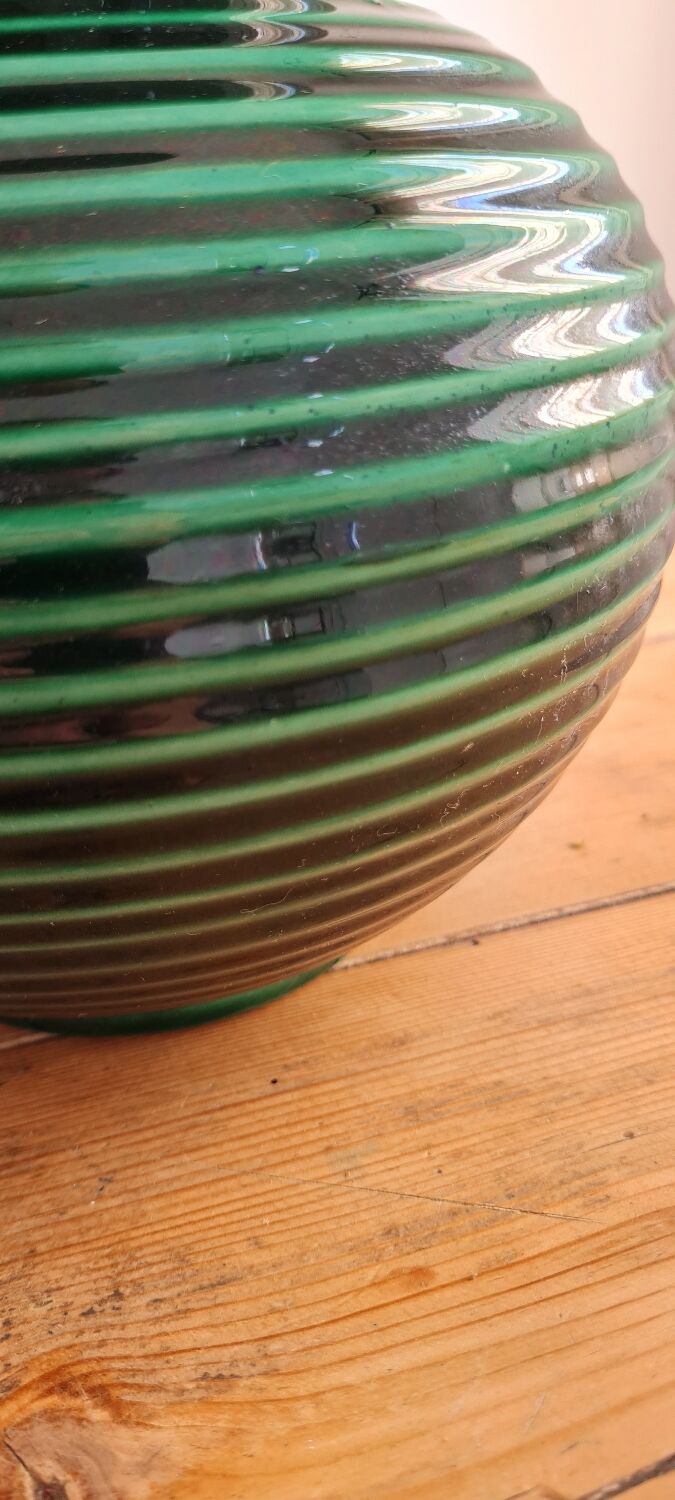 Vase en faïence émaillé vert