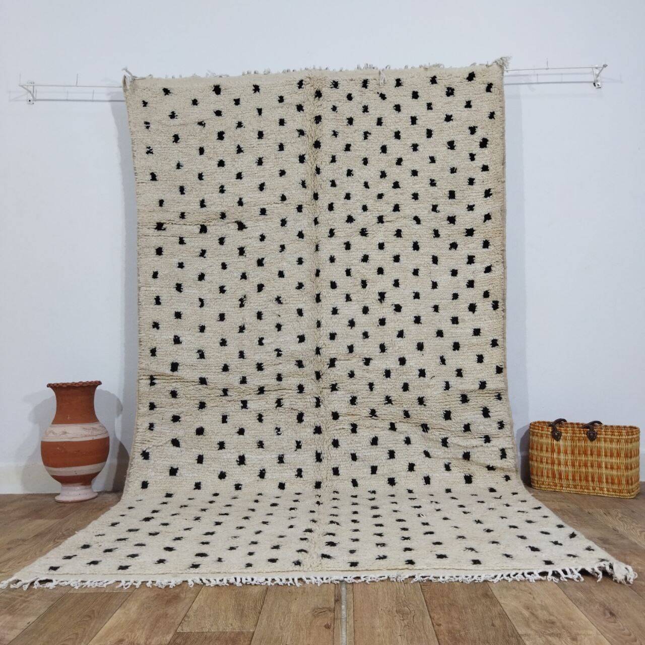 Handmade wool Berber rug 270 x 160 cm