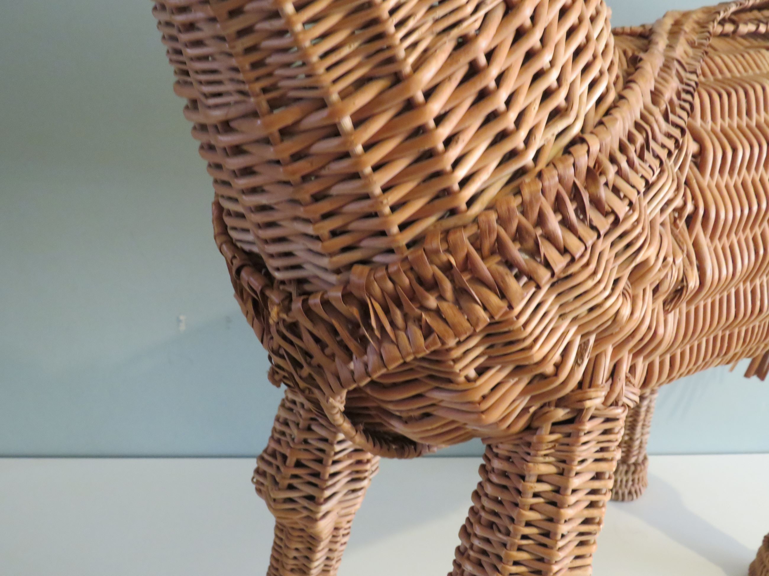 Large vintage reed easel