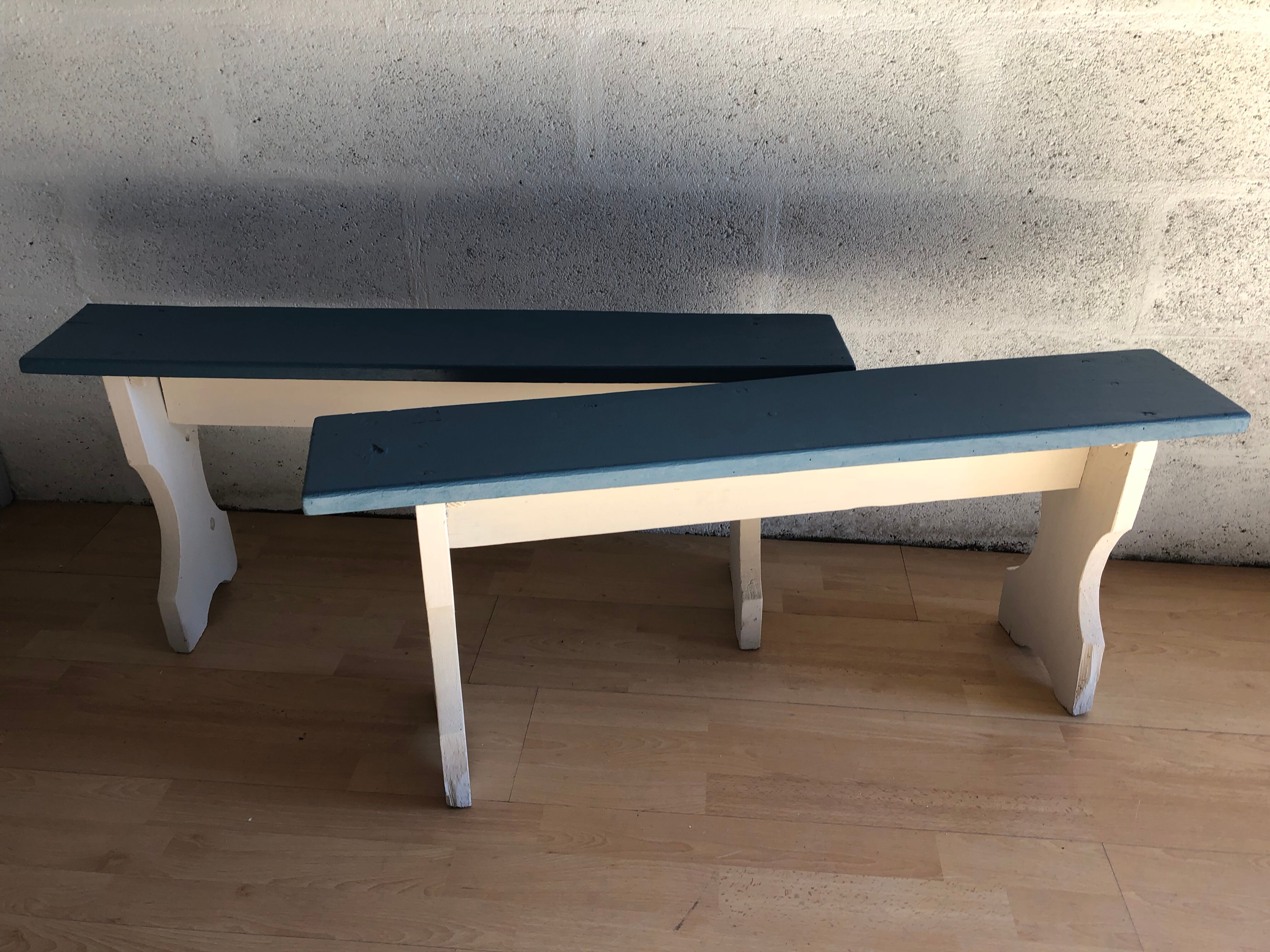 Duo de bancs en bois vintage