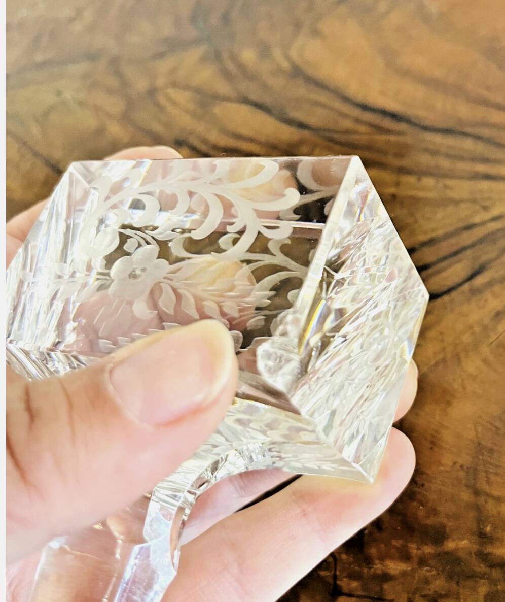 Crystal and 925 silver whisky decanter – Engraved floral decoration