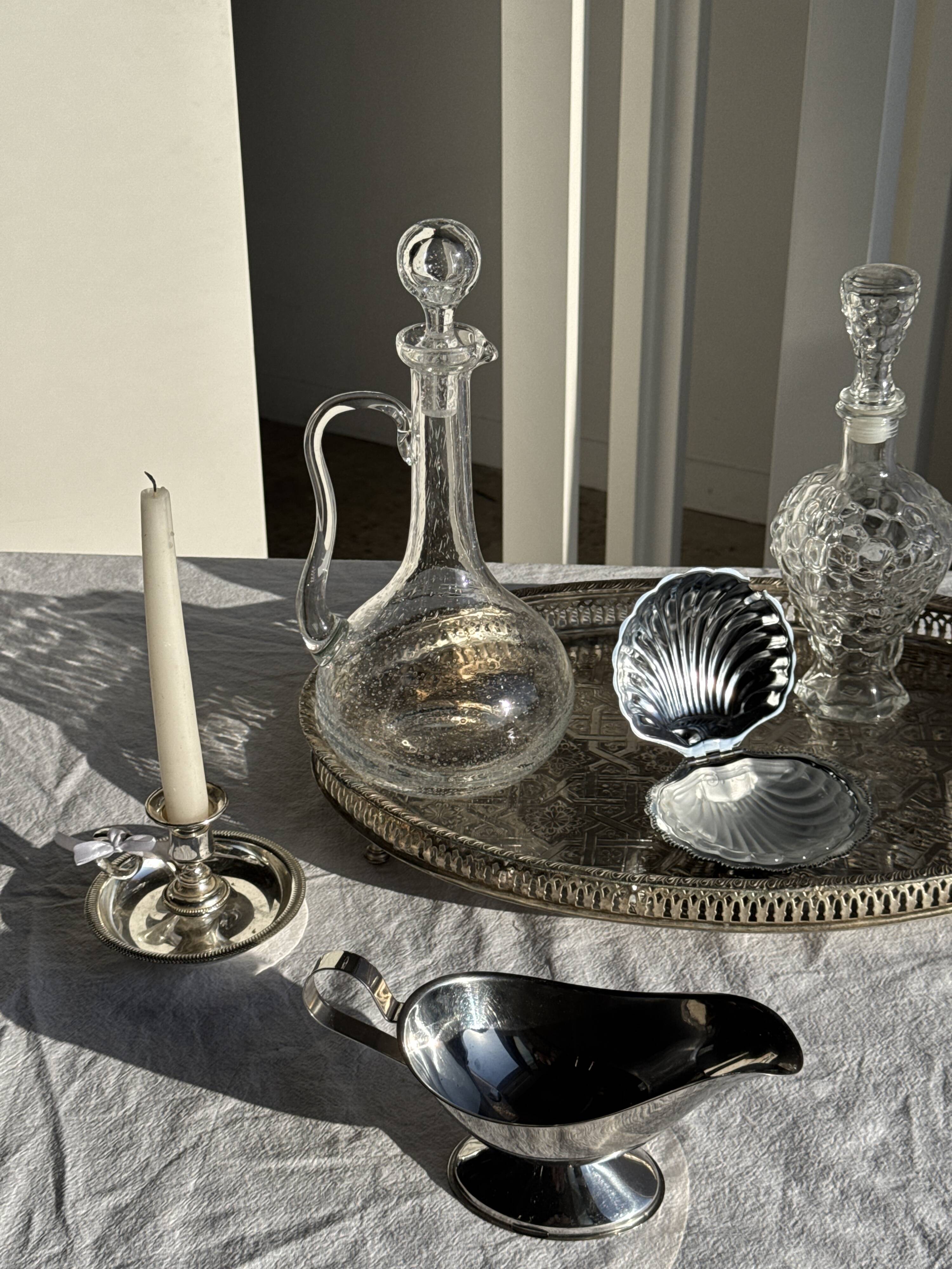 Oval Moroccan plateau engraved on a base 50x35.