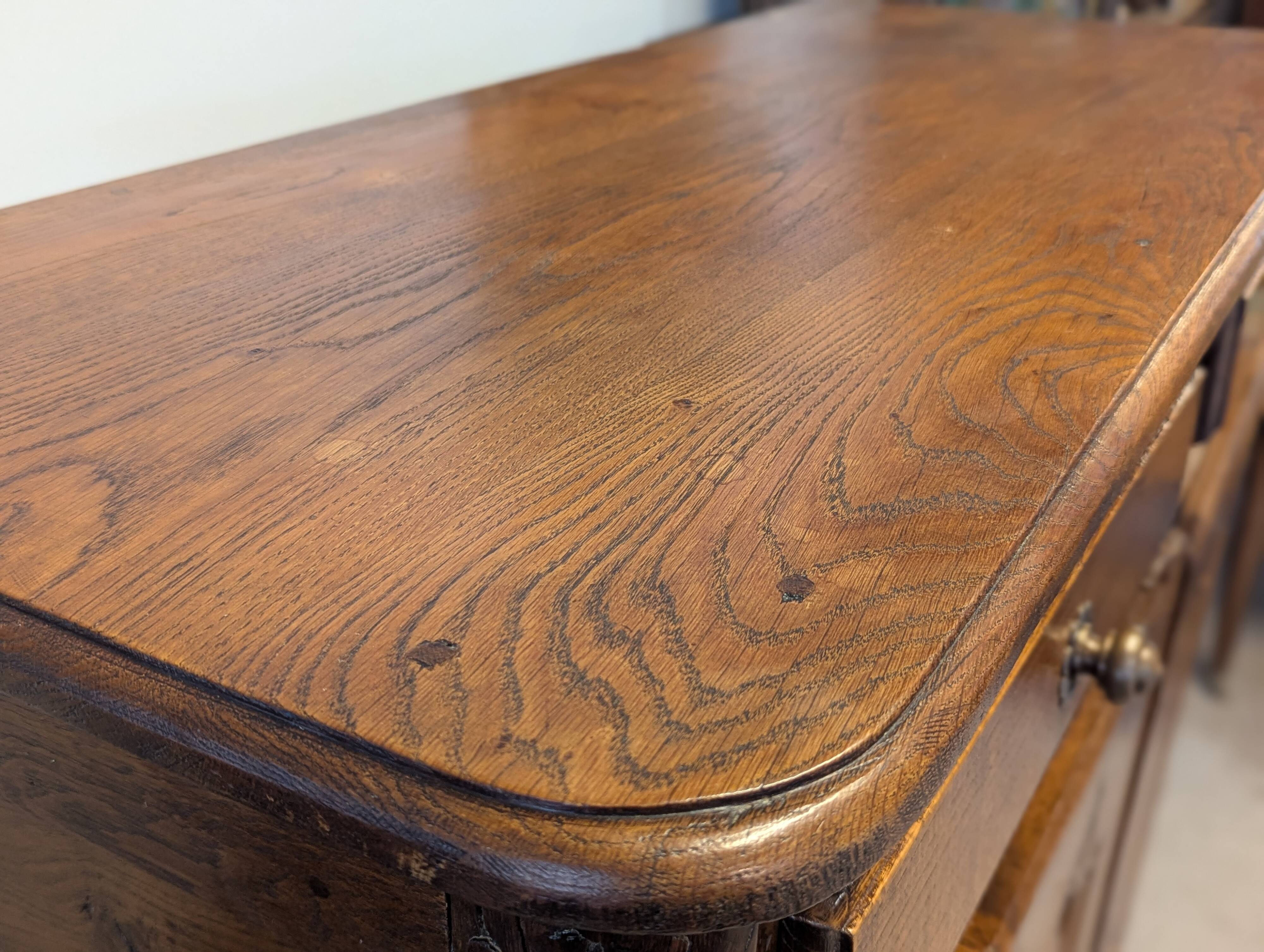 Old country buffet in solid oak – 18th / early 19th century