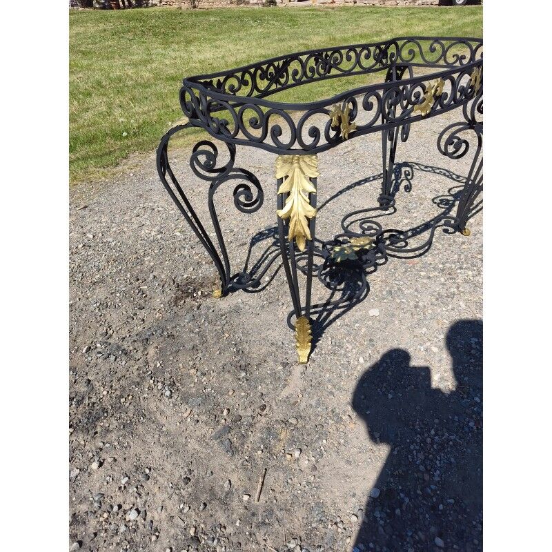 19th-century butcher's table made of wrought iron and twisted.
