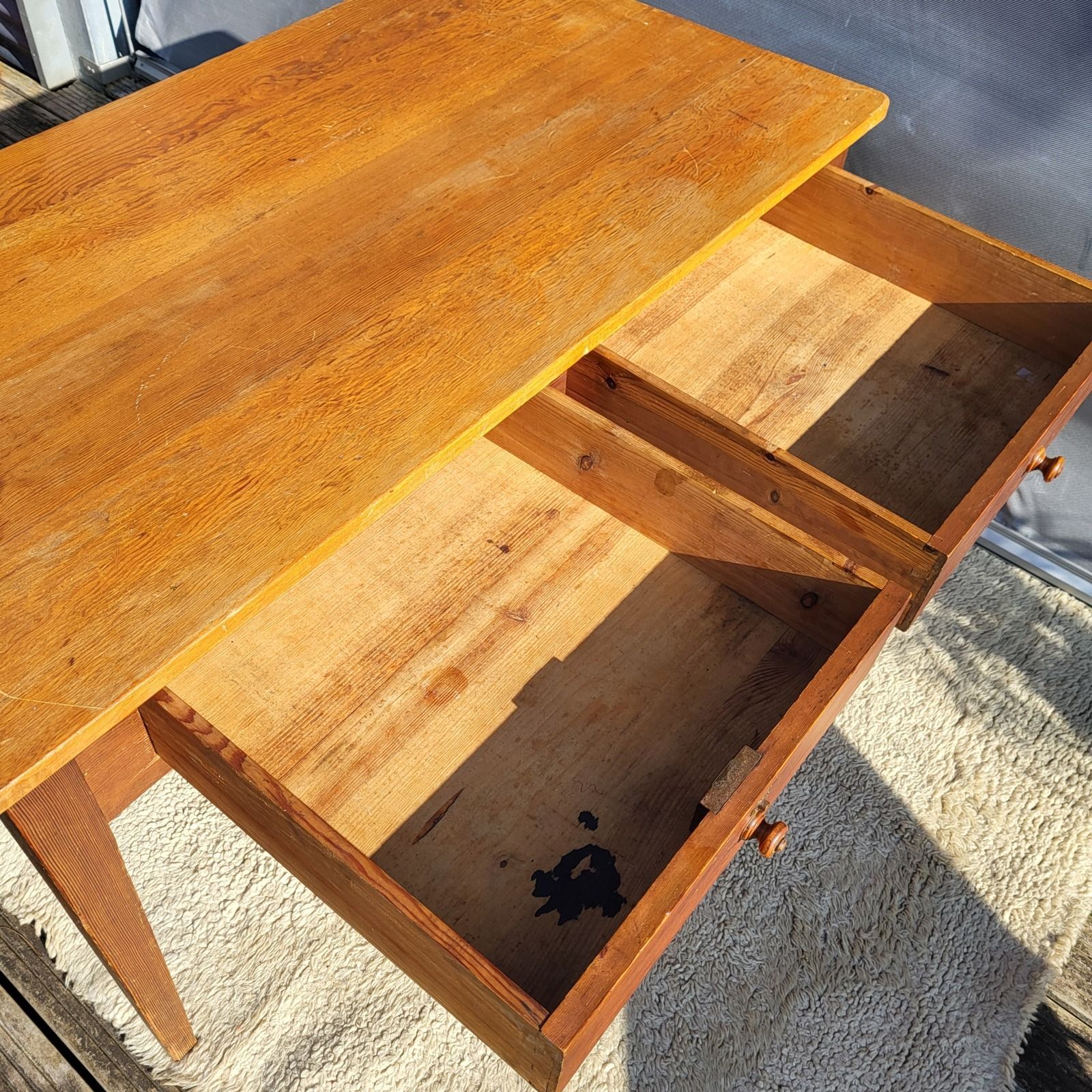 Pine farmhouse table ● Honey patina & Zebra grain