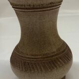 Vase en grès estampé beige signé
