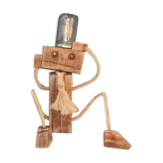 Lampe de chevet bonhomme porte livre en bois - Comptoir des Lampes