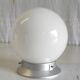 Plafonnier en bakélite et globe opaline blanc, années 50/60