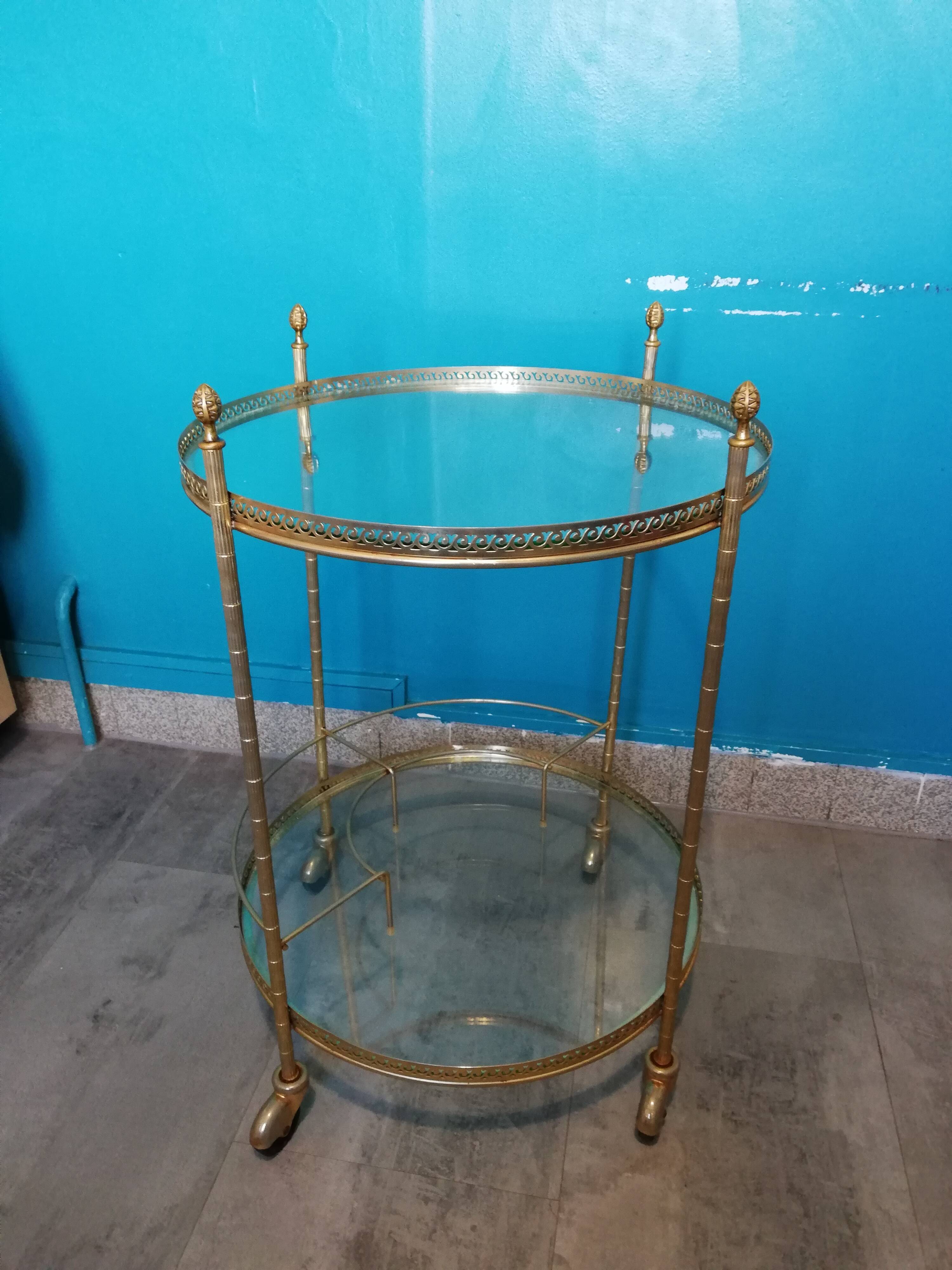 Serving table