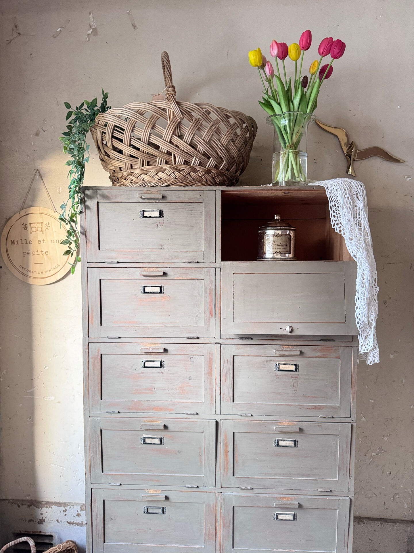 Meuble de métier à clapets en bois