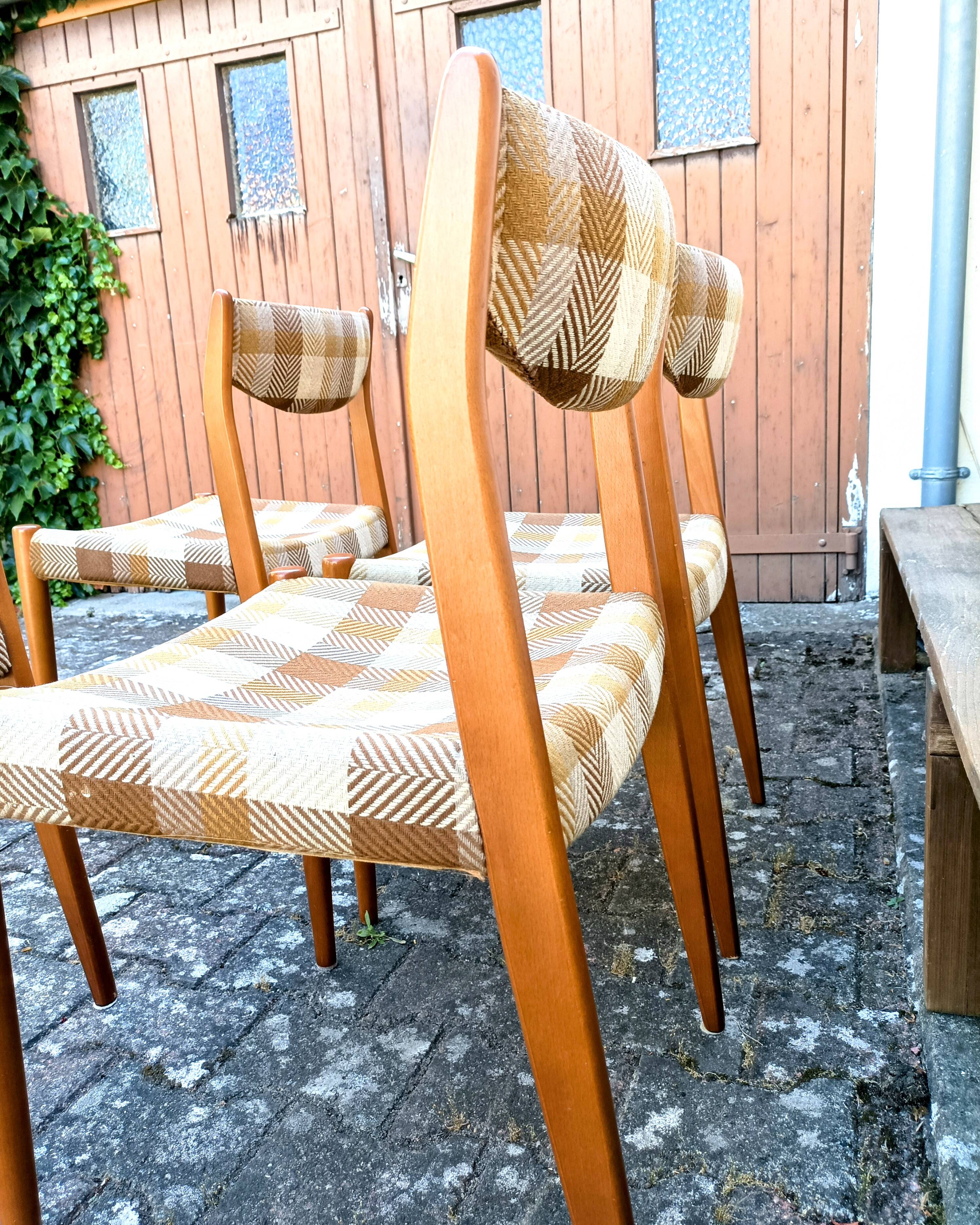 Chaises scandinaves tissu