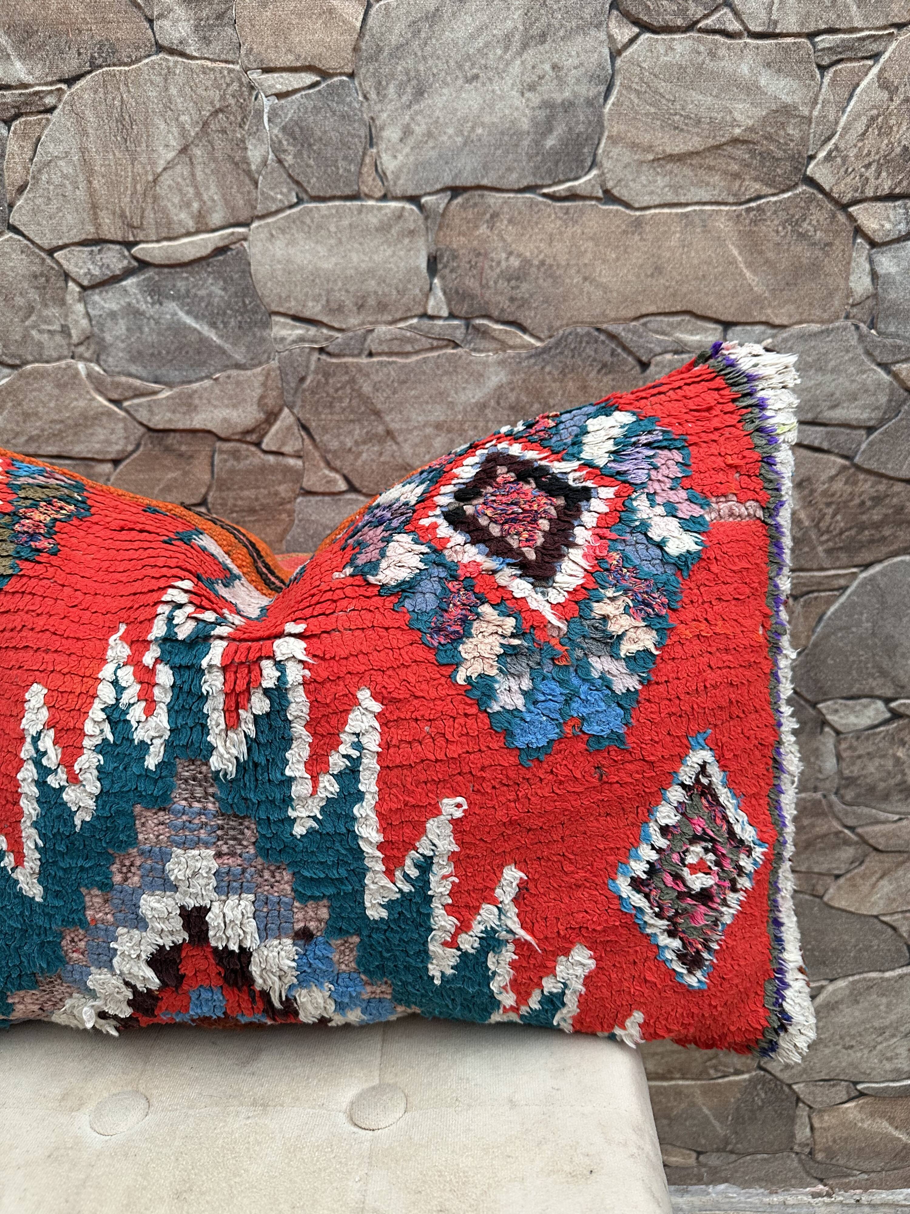 Vintage Berber Kilim cushion cover: Moroccan wool cushion