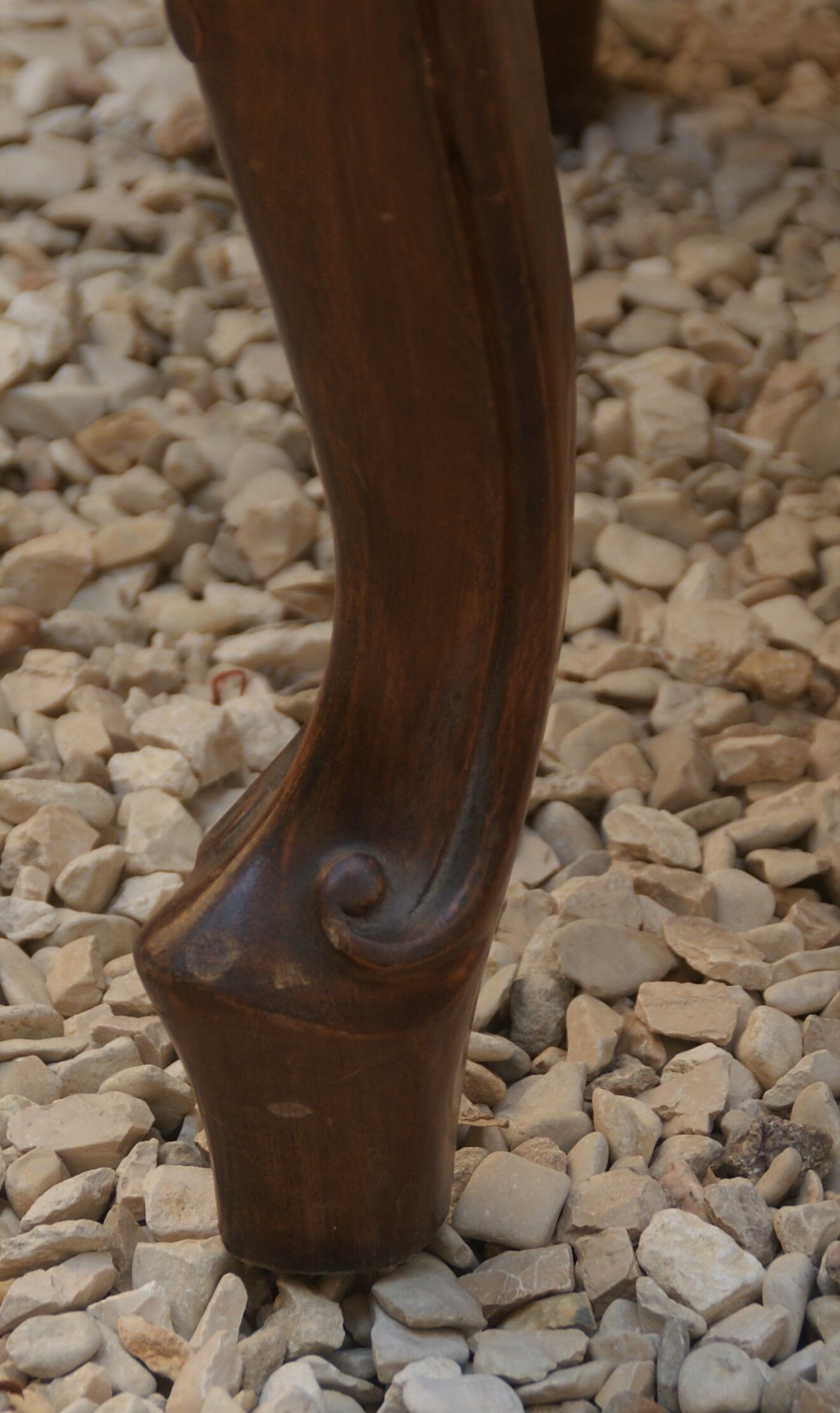 Italian wooden coffee table with marquetry inlaid top