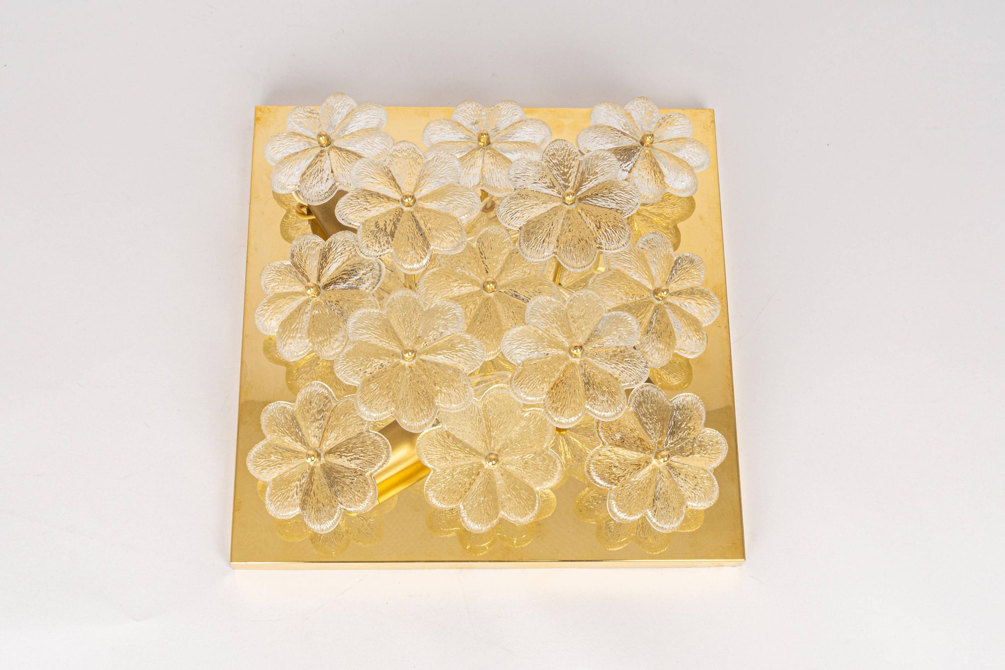 Magnificent small wall lamp/ceiling fixture in glass in the shape of a flower E. Palme, Germany.