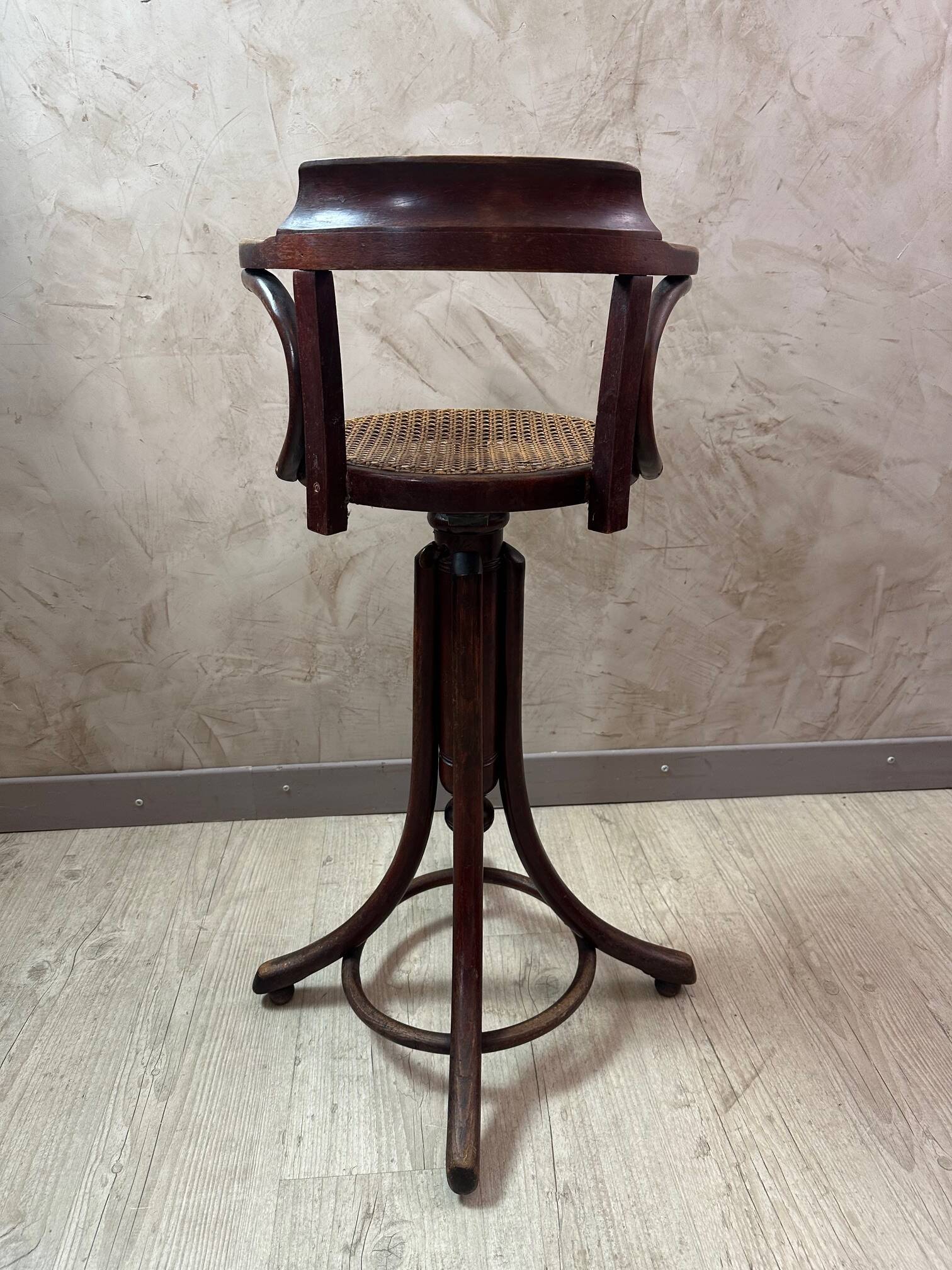 Tabouret de coiffeur pour enfant