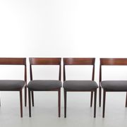 Suite de 4 chaises scandinaves en teck modèle 39