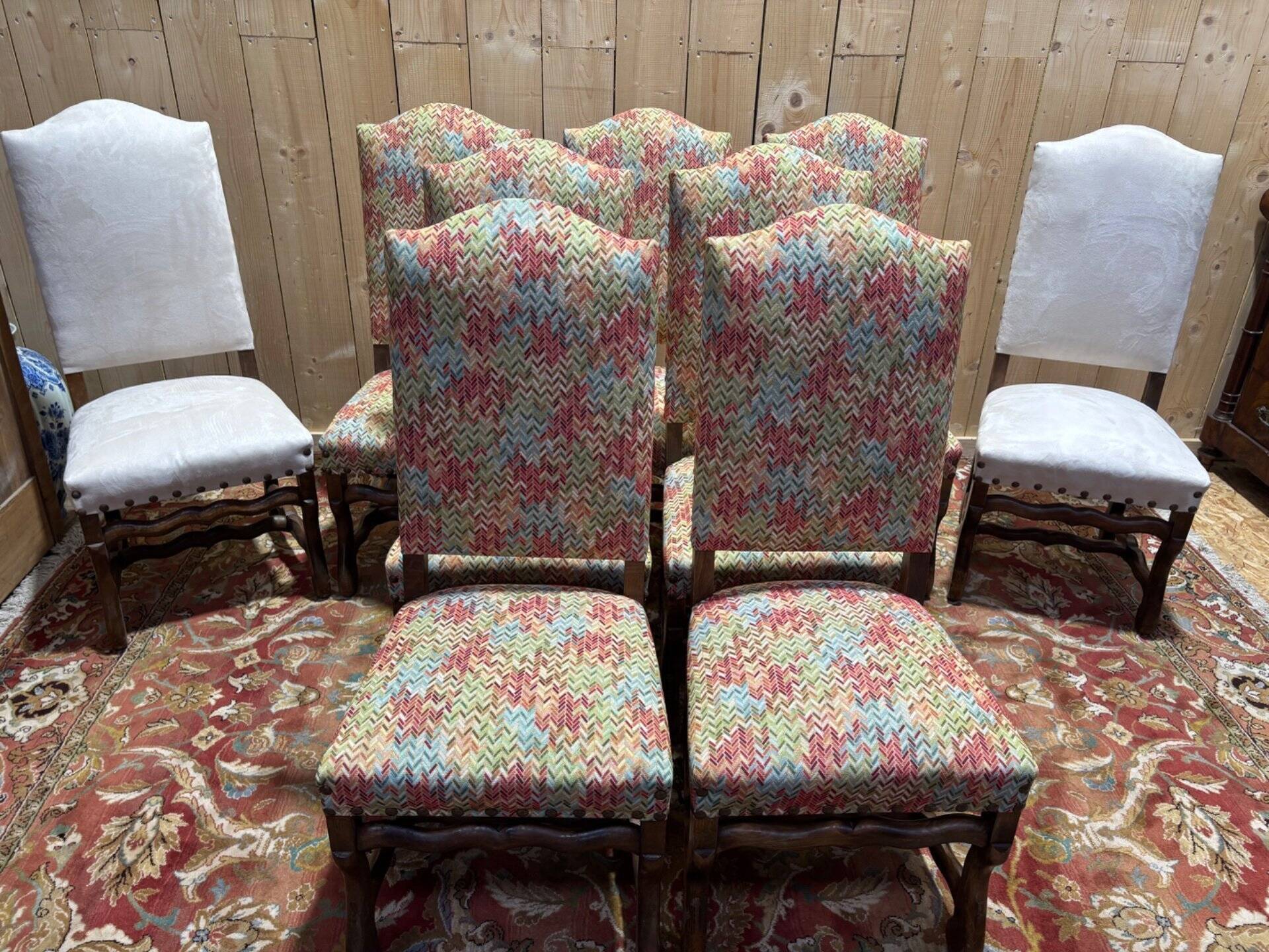 Série de 9 chaises de style Louis XIII