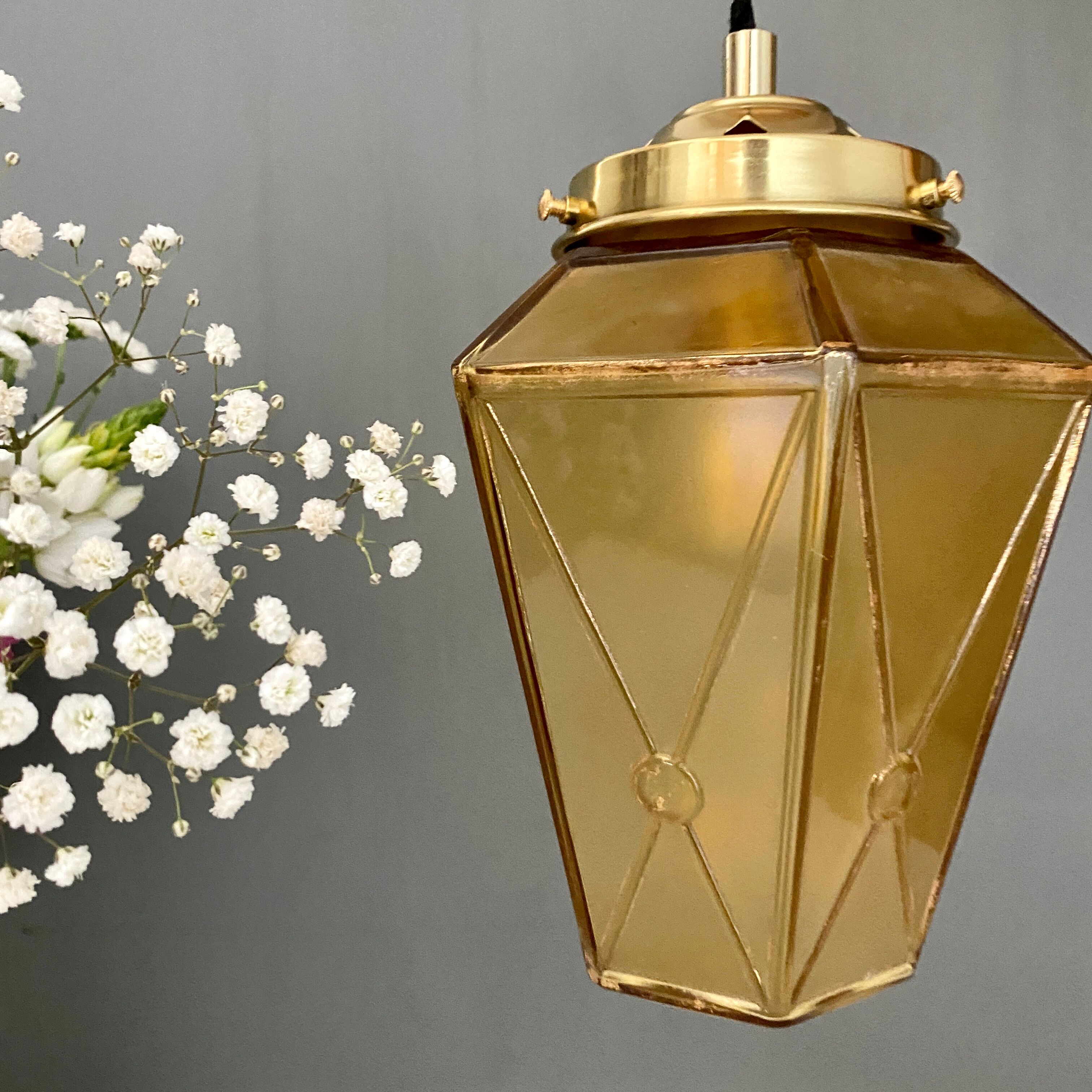 Suspension globe vintage art deco in yellow and gold glass