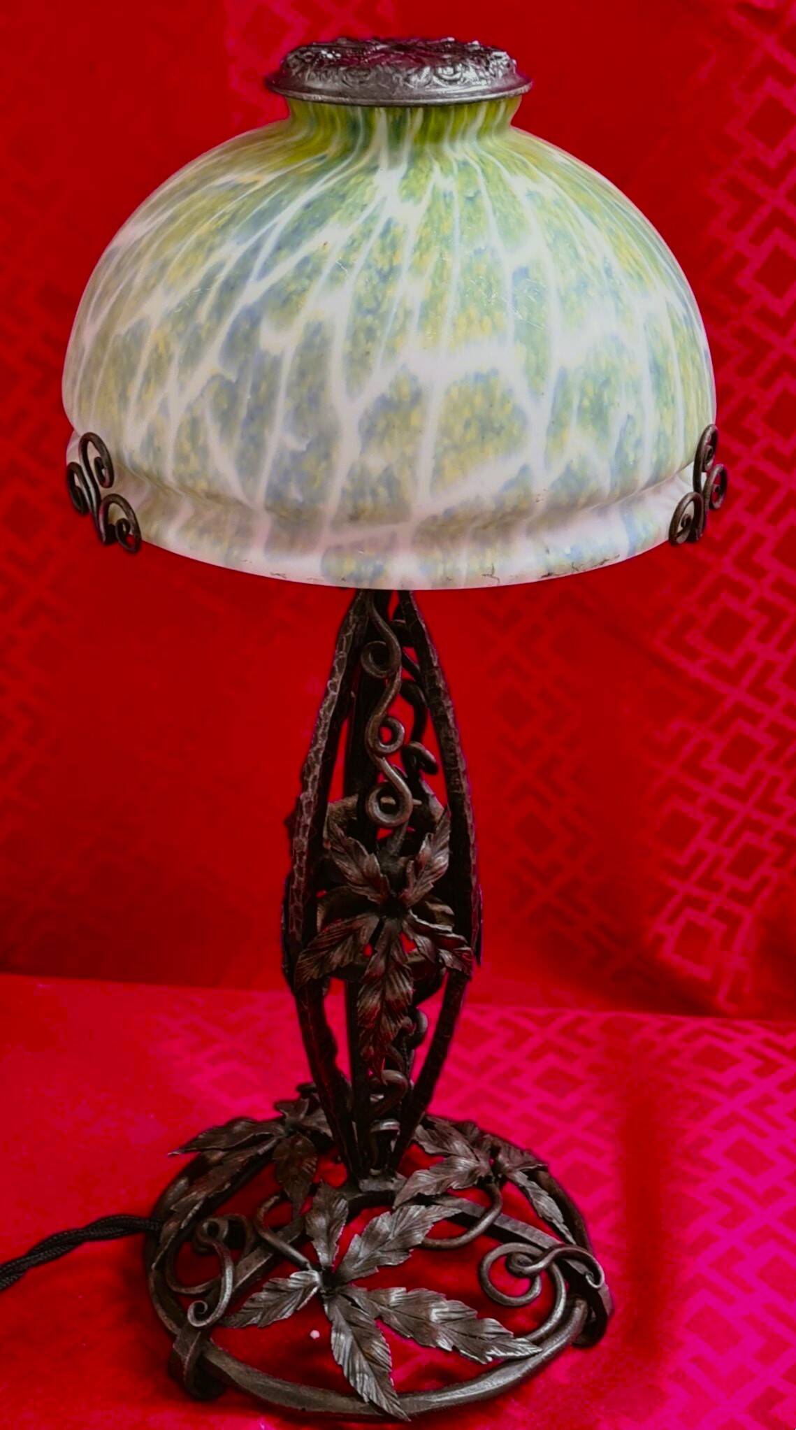 Wrought iron lamp in the Edgar Brandt style, Paul Kiss, 1910 to 25. Unsigned, damage, 37x16cm. Work