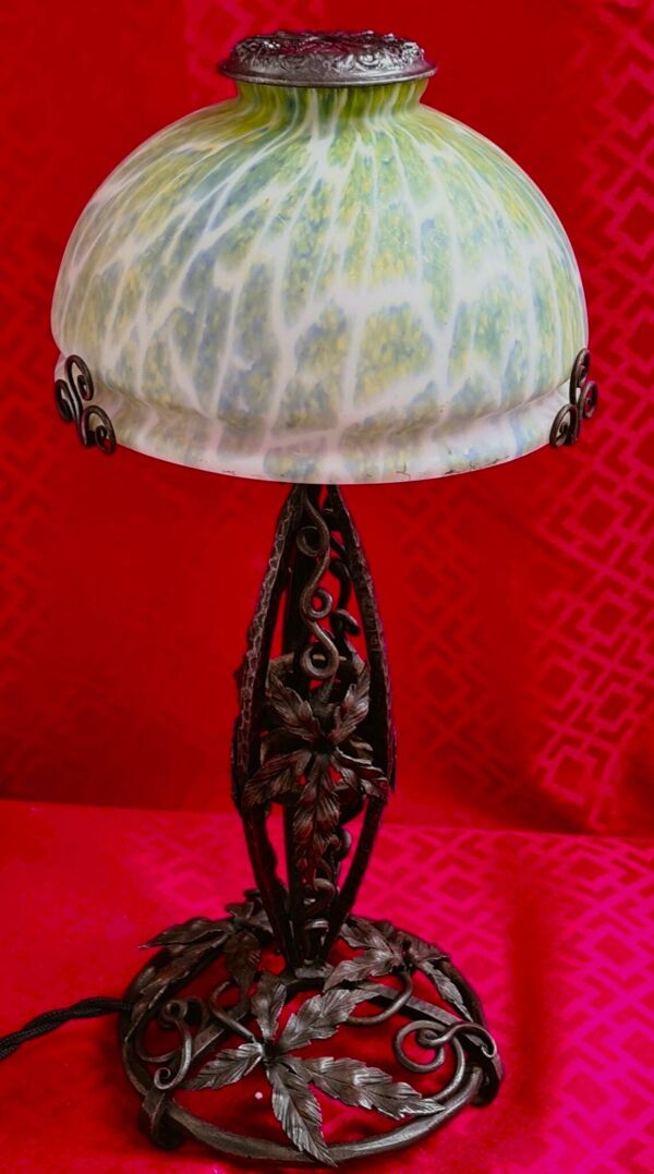 Lampe fer forgé dans le style edgar brandt, paul kiss, 1910 a 25. Non signée, domage, 37x16cm. Trava