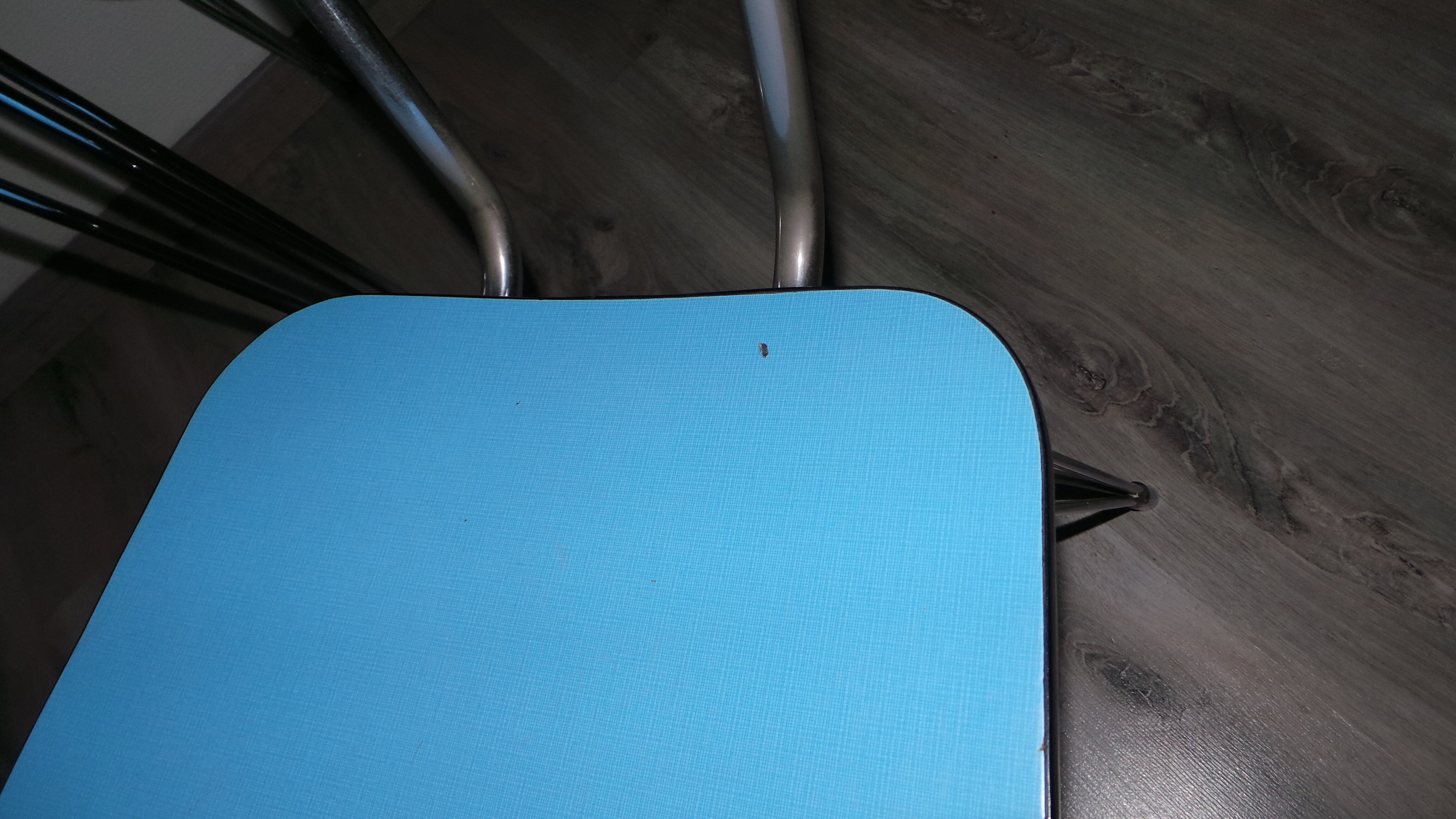Table et 4 chaises en formica avec pieds eiffels vintage Sif