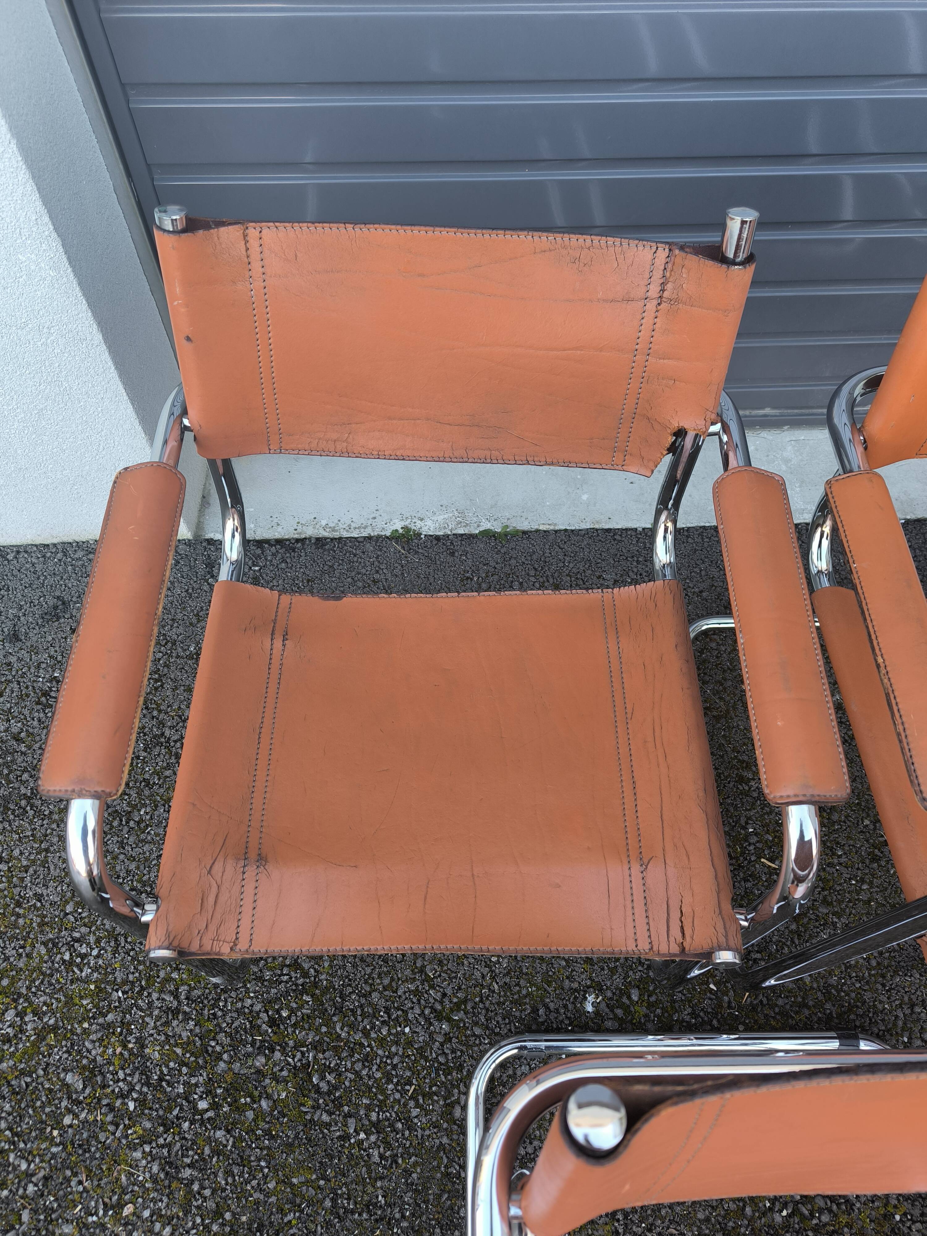 Cantilever chairs in the style of Matteo Grassi