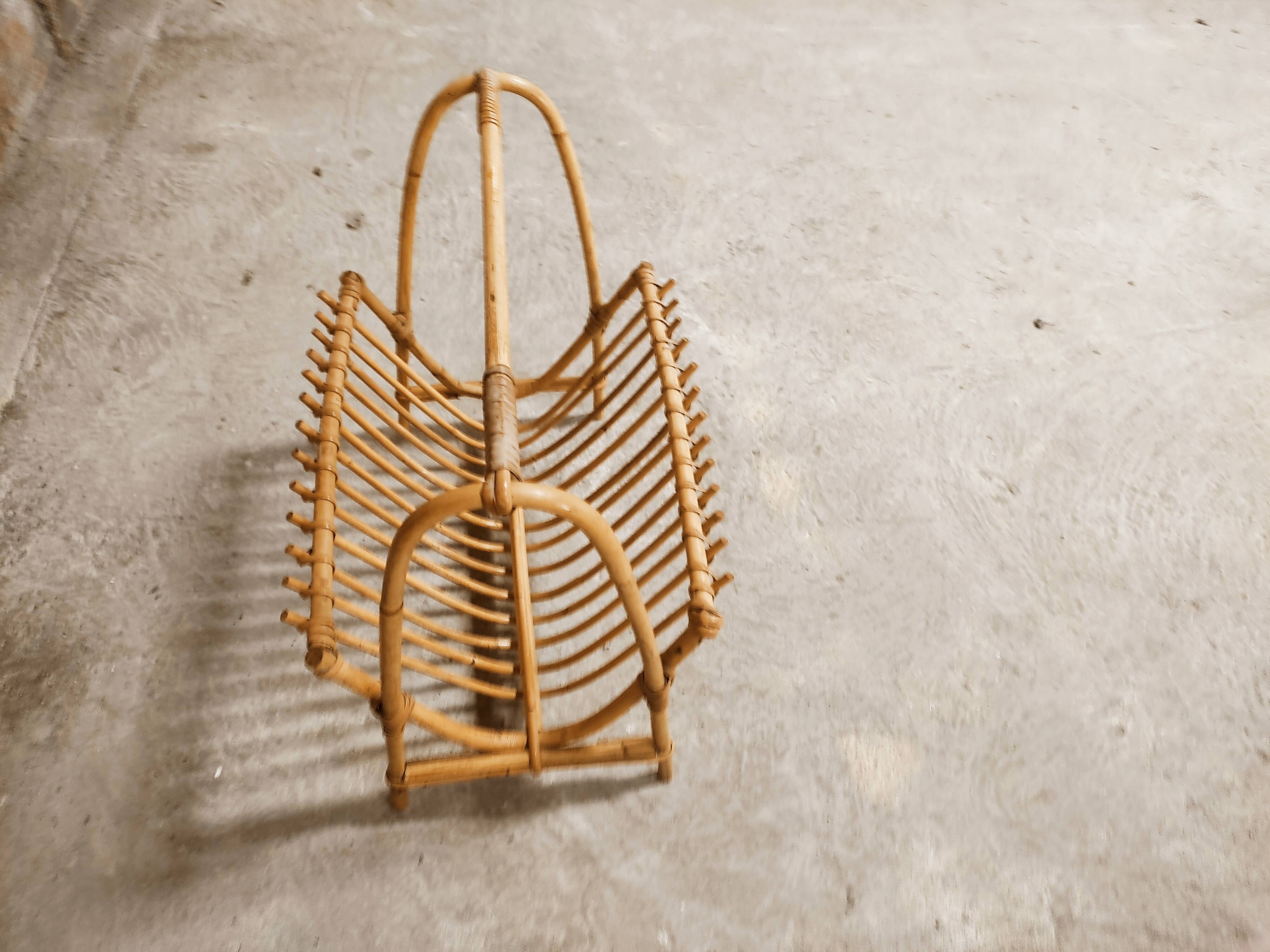 Porte revue années 60 en rotin