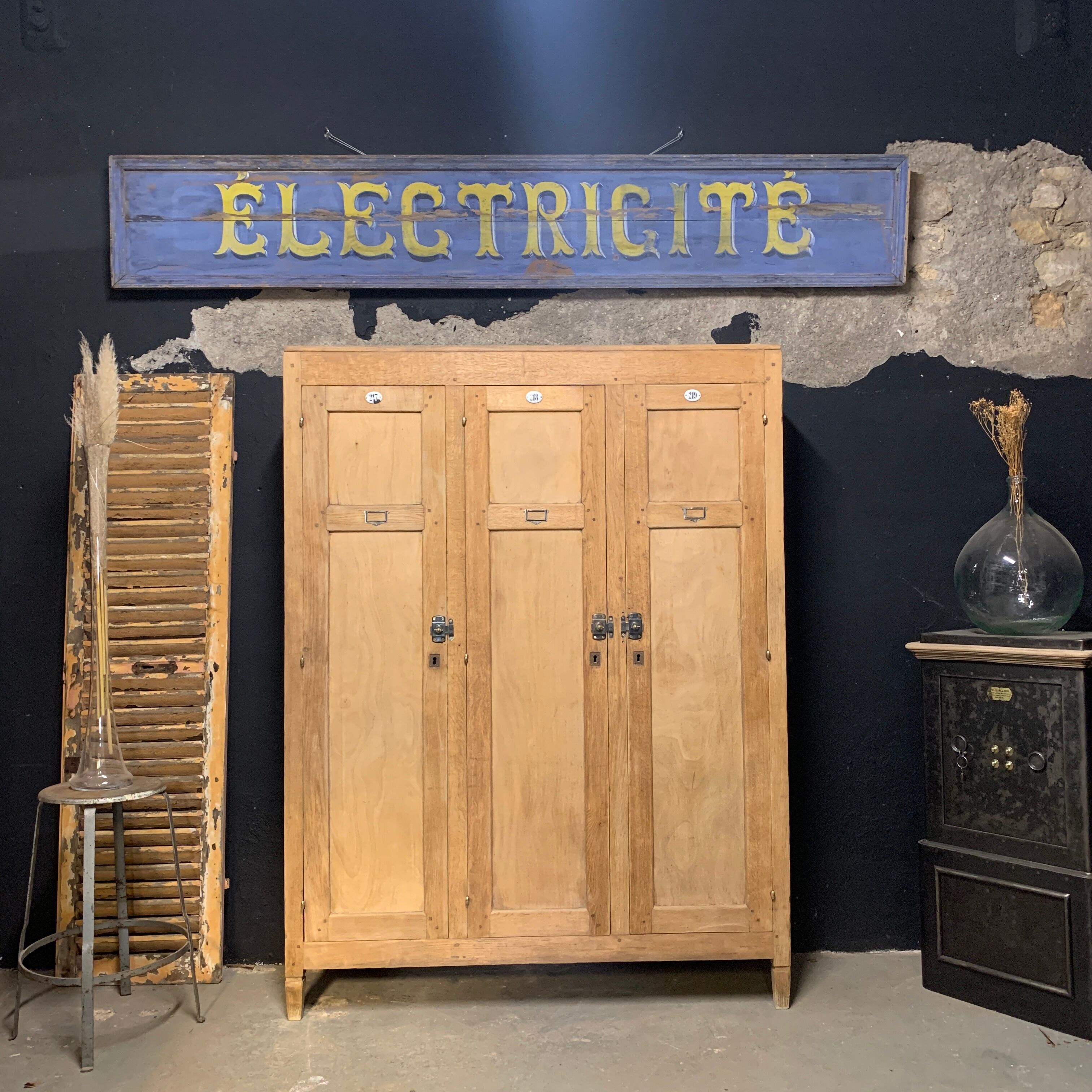 Old industrial cloakroom 1910 in oak and enamelled plate