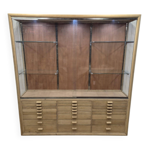 Ancienne vitrine de commerce