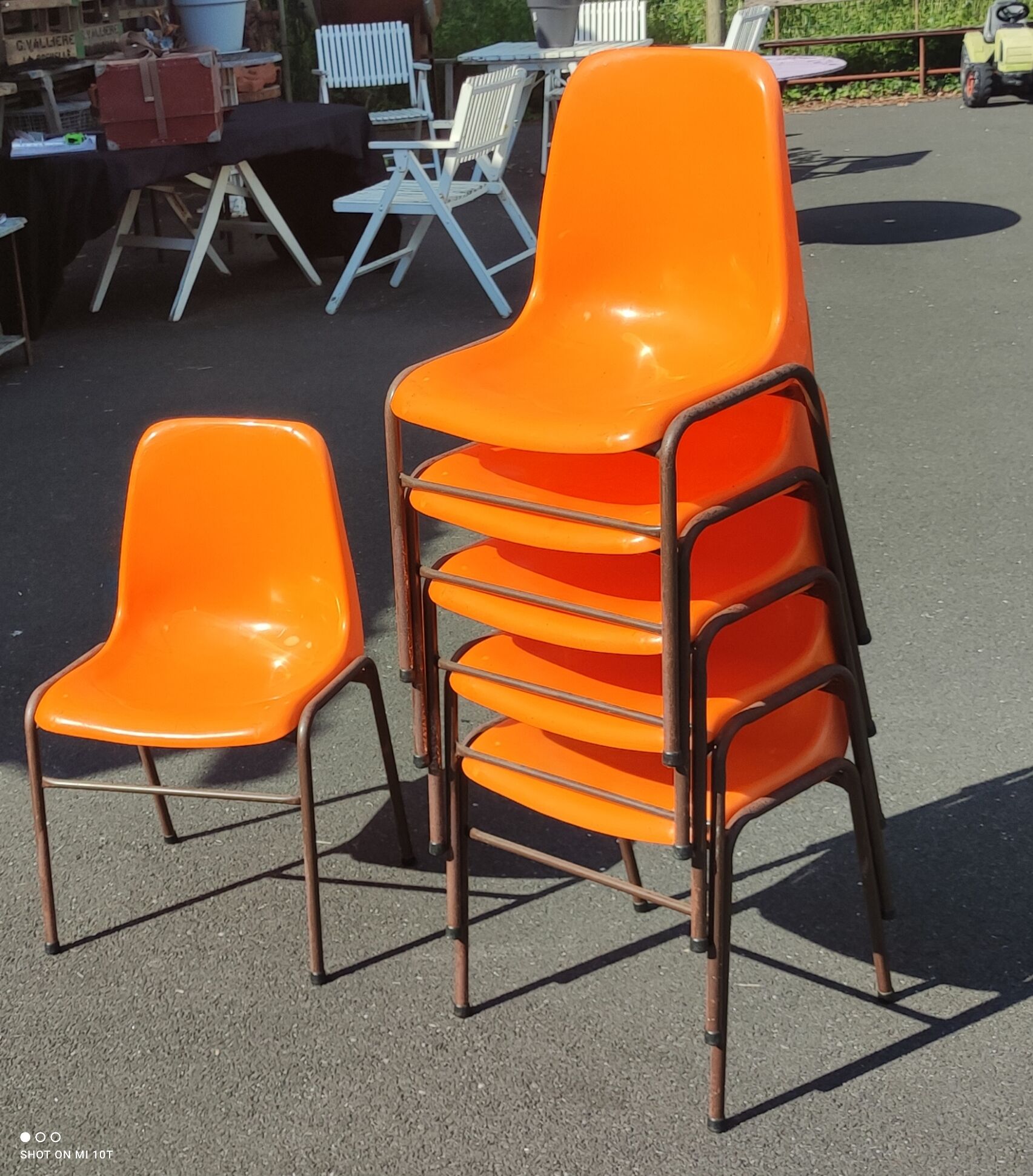 Série de 6 chaises vintage orange coque plastique
