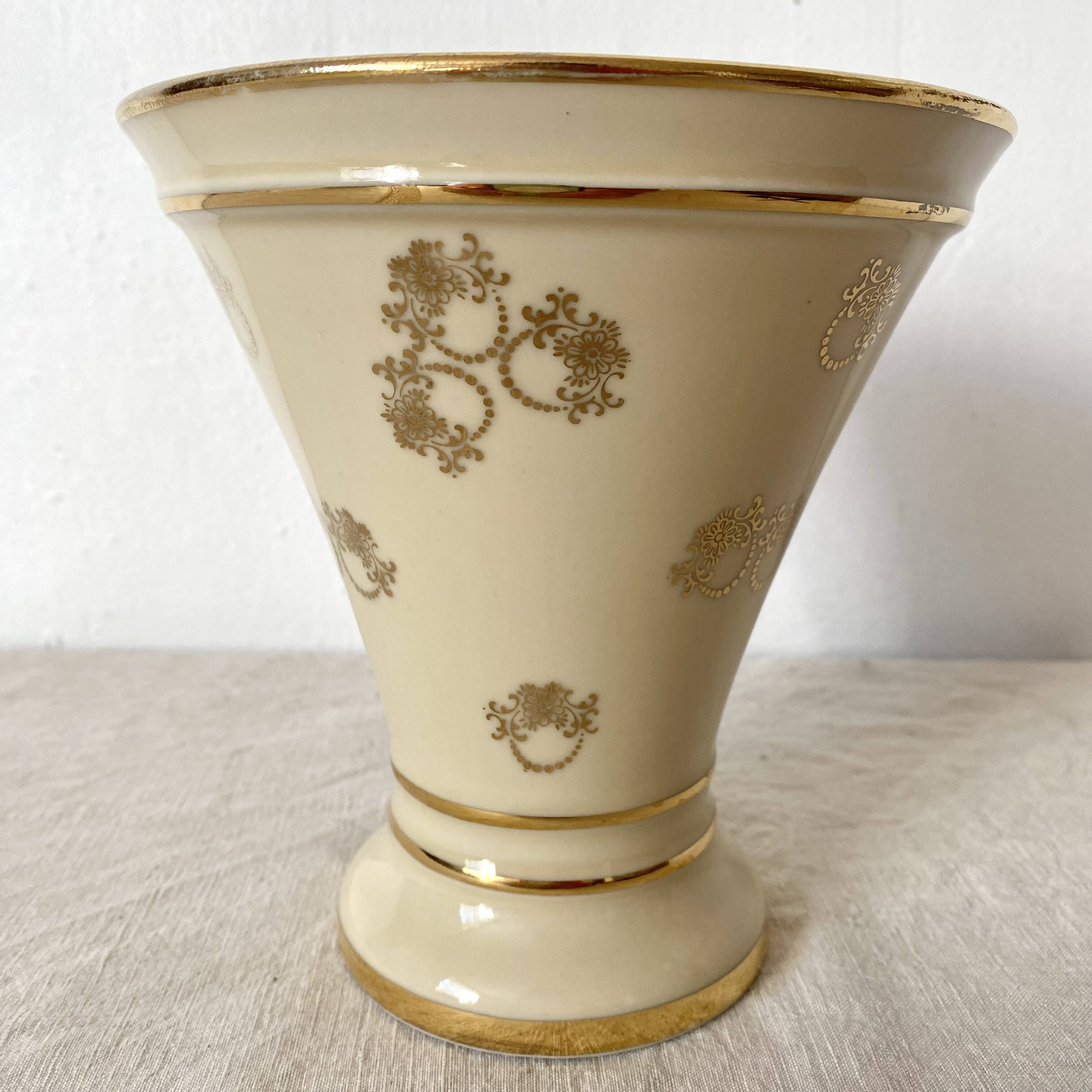 Antique "dancers" vase in opaline St Uze glass