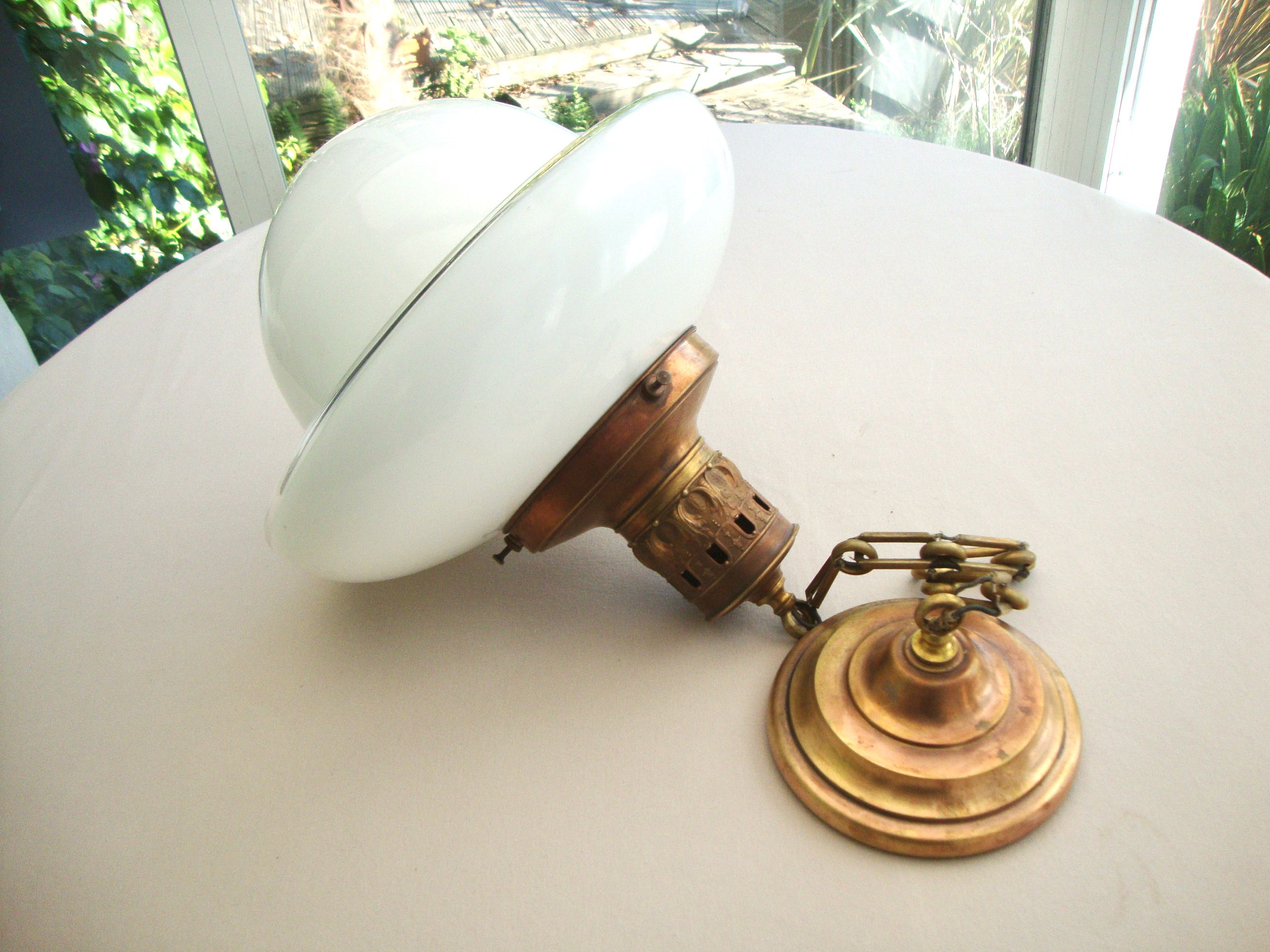 Opaline suspension at the end of the 19th century