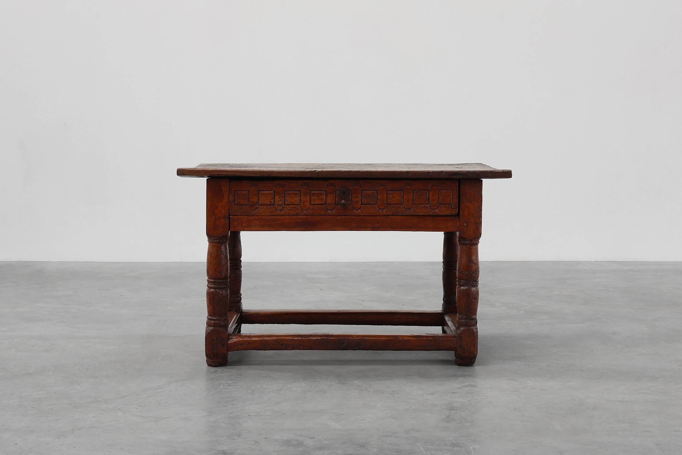 Oak hand-carved side table in wabi wabi style, Spain, 17th Century