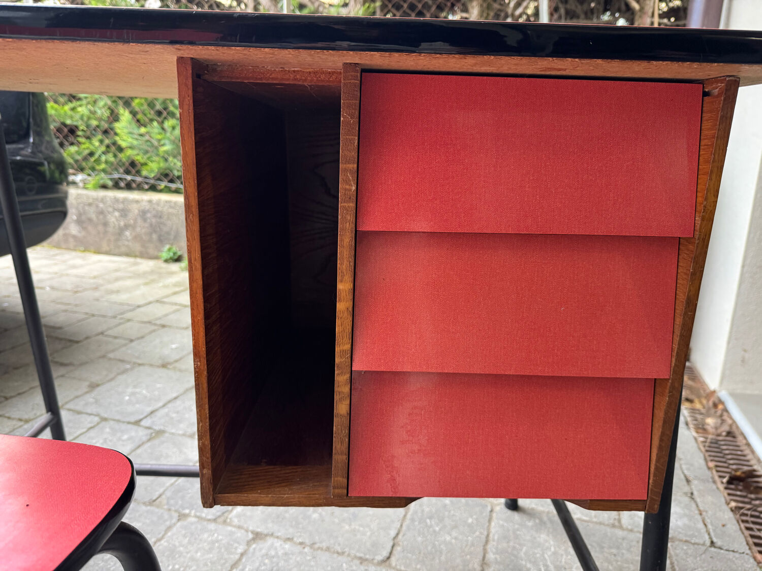 Child's desk and chair in Formica