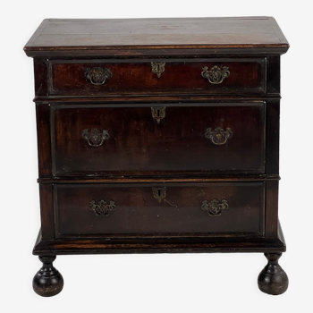 Chest of drawers originally from England