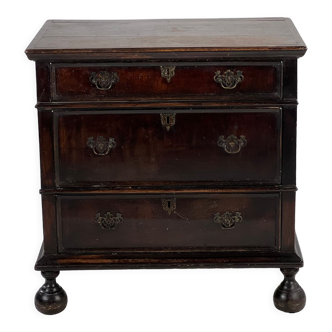 Chest of drawers originally from England