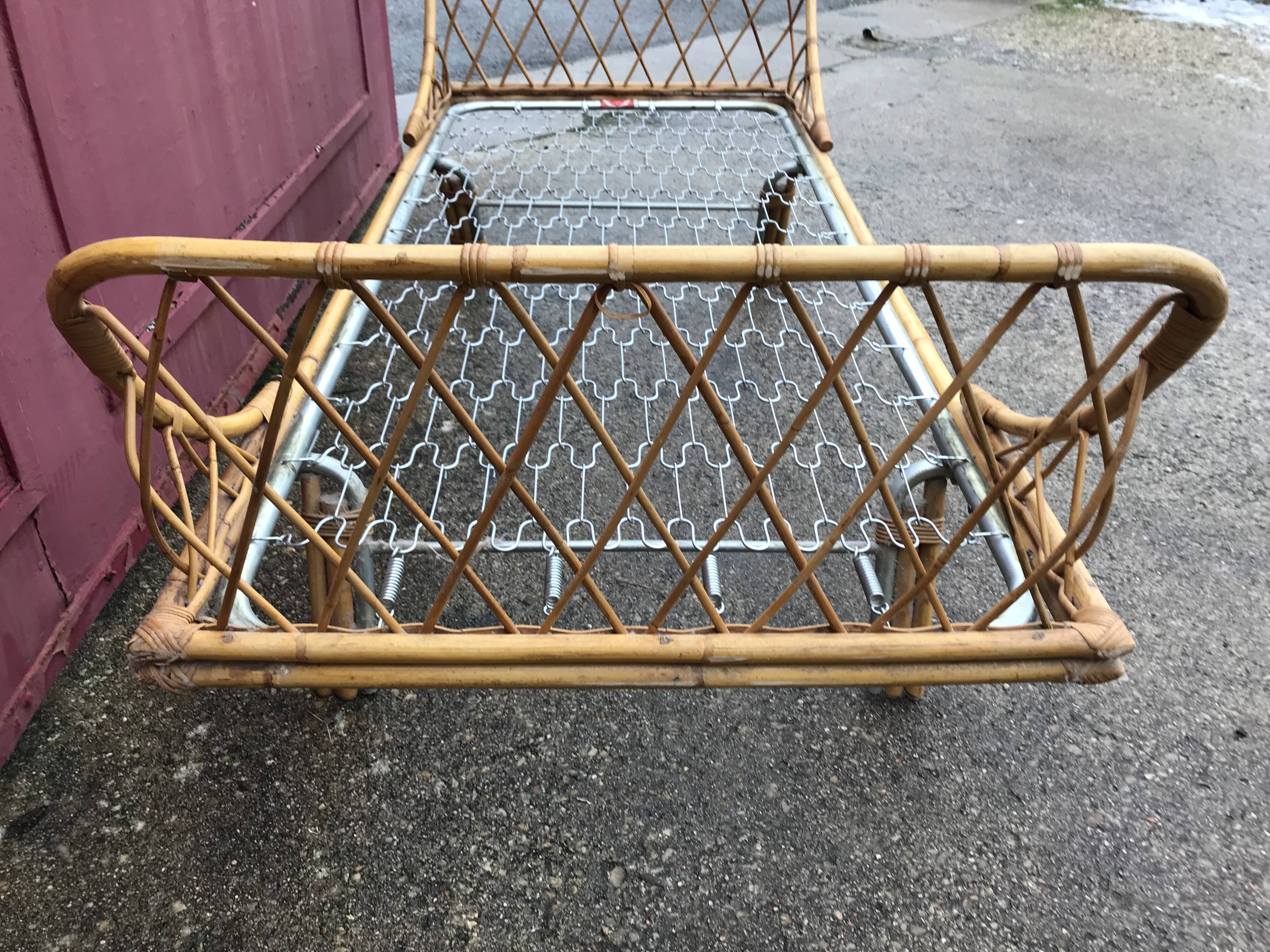 Bed rattan