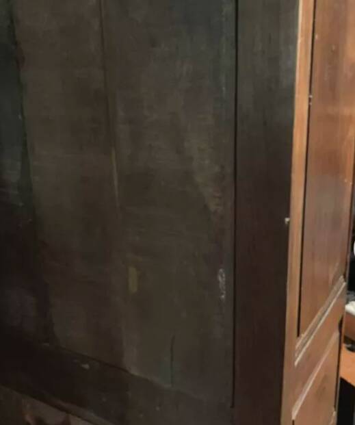 Old sculpted Breton bonnetière