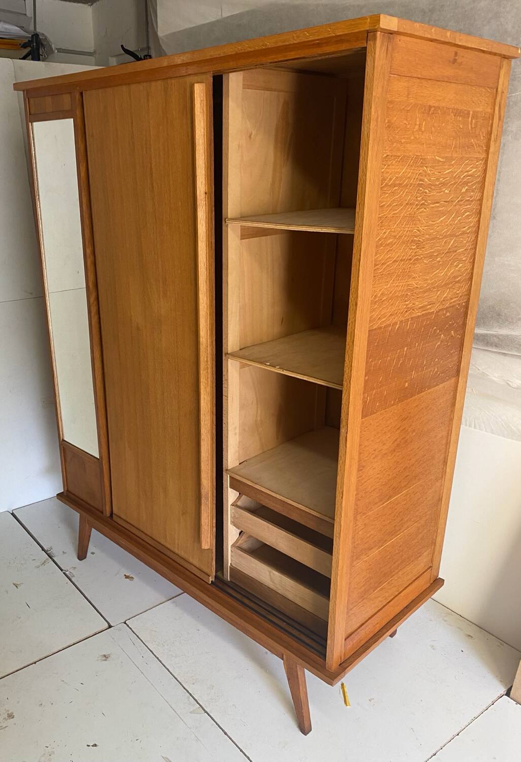 Armoire vintage pieds compas années 60