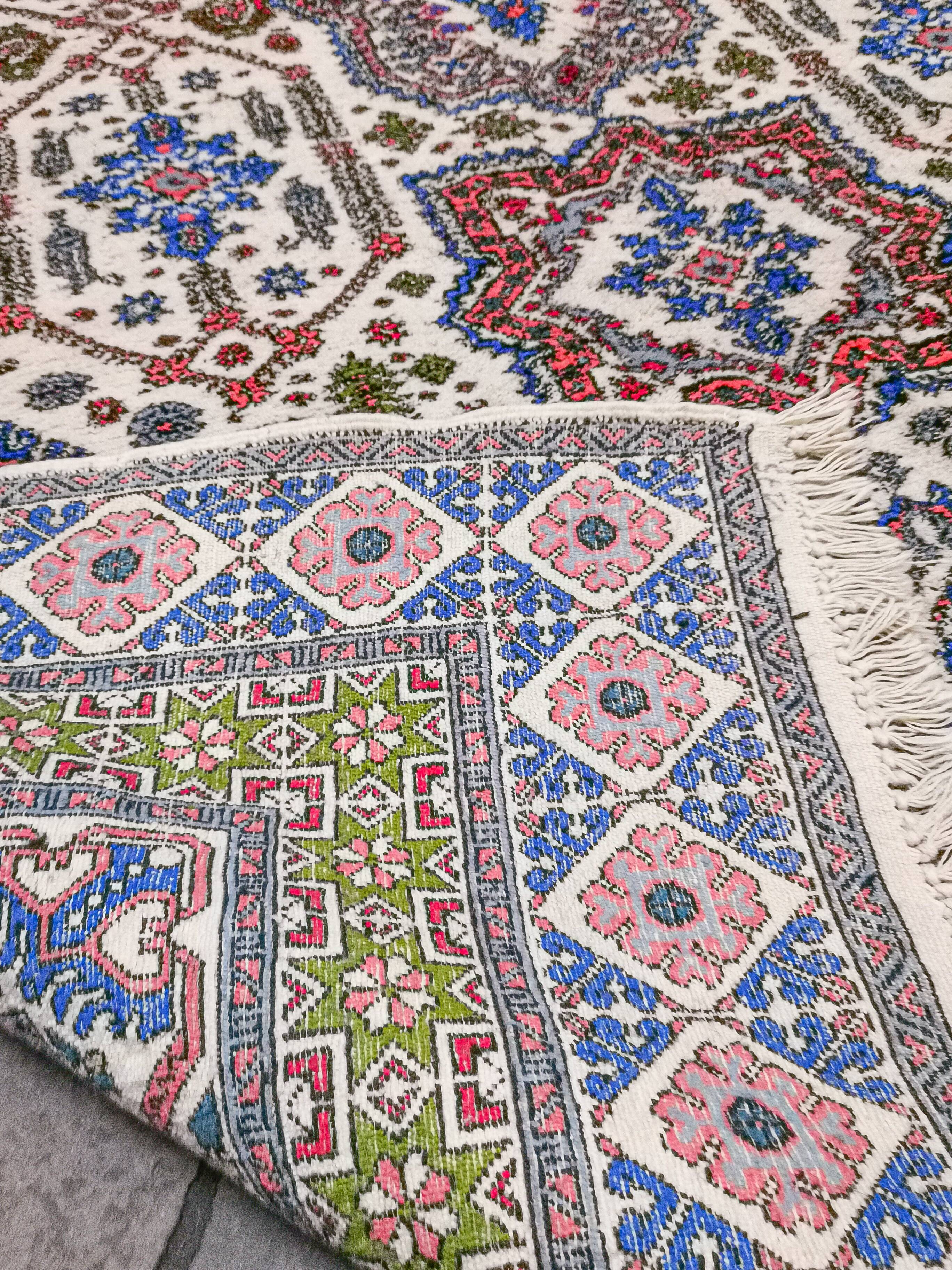 Handmade East carpet North Africa 307 x 208 cm