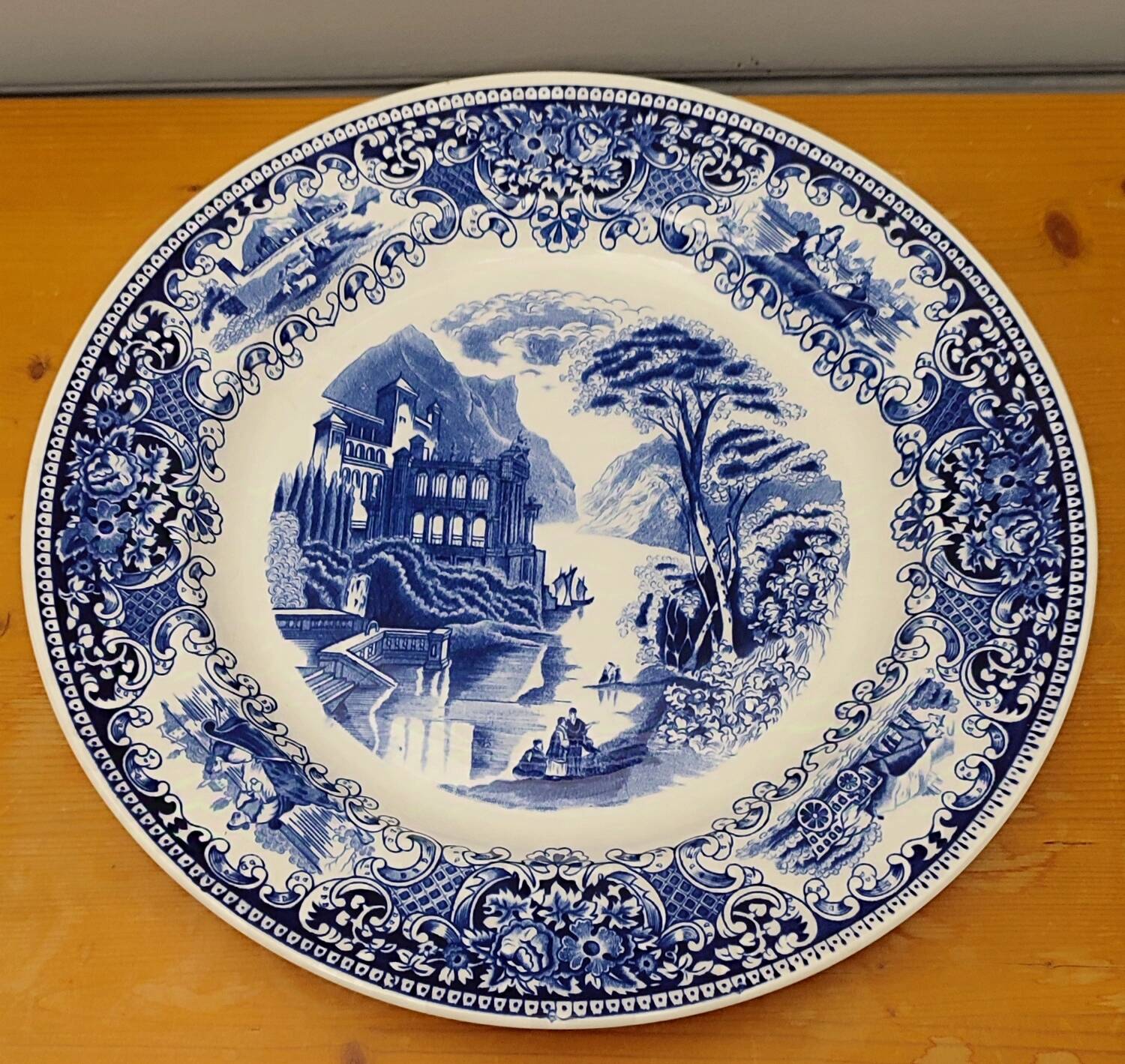 Large Round Dish - Cambridge - Old England