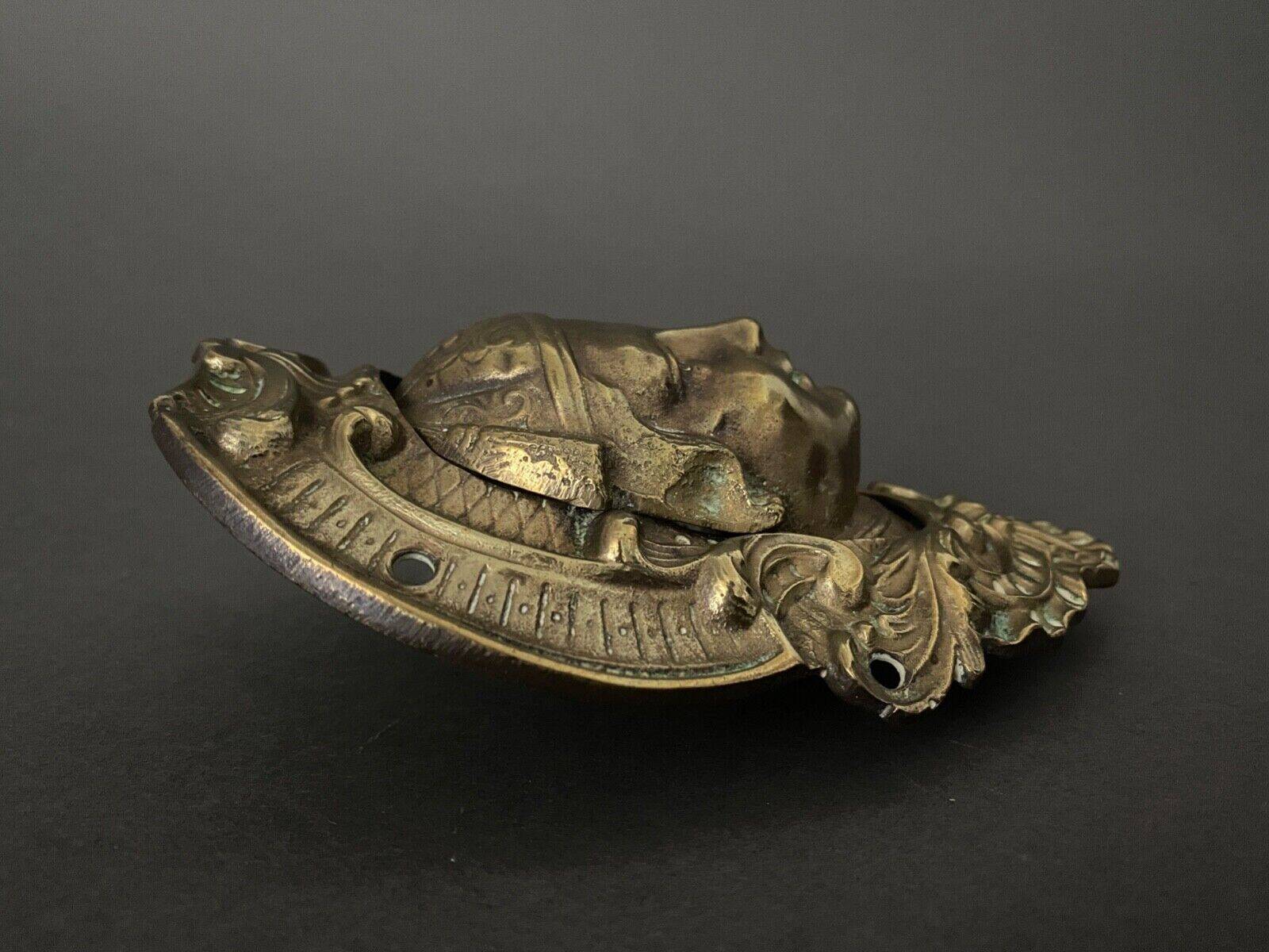 Ornementation de billard en bronze doré visage décor Louis XIV