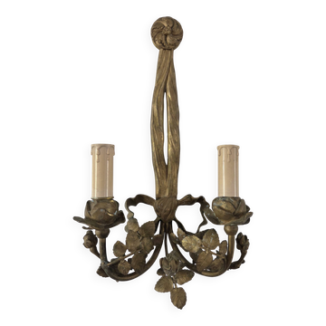 Bronze wall light in the Louis XVI style