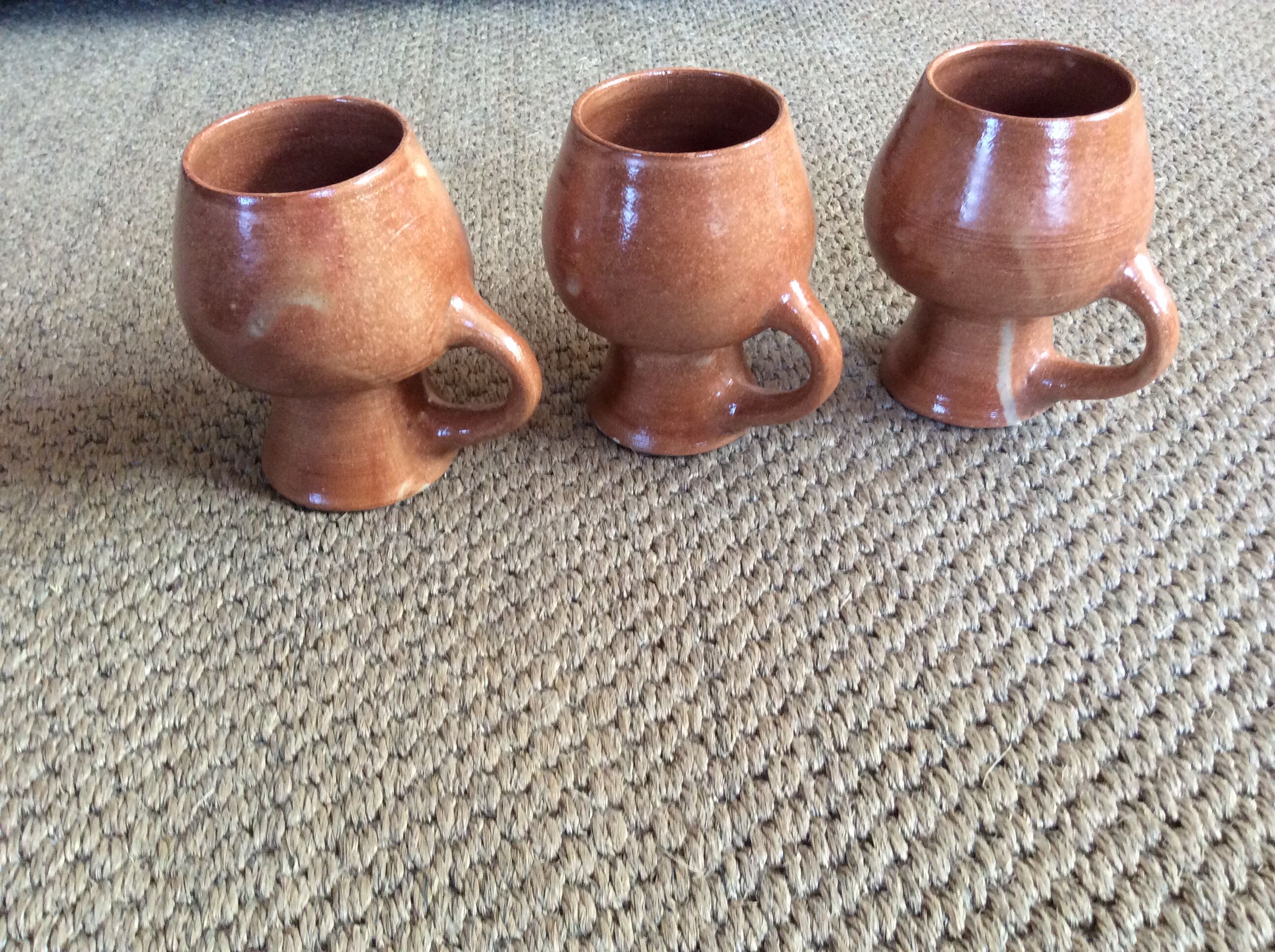 Series of 3 cups in sandstone