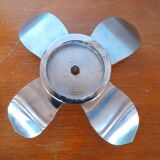 Cendrier fleur de lotus en métal argenté, 1970.