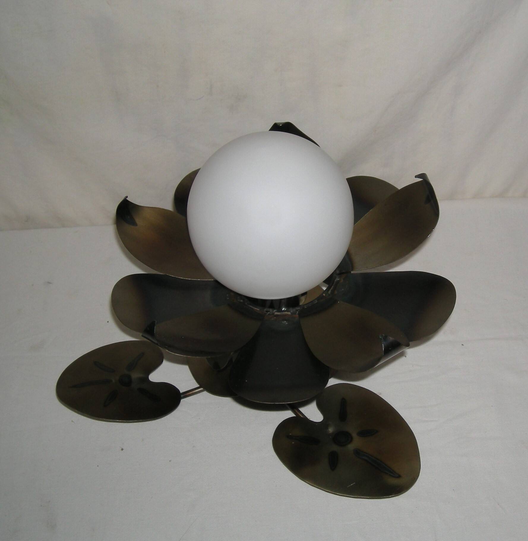 Lampe à poser nénuphar - style jansen des années 70