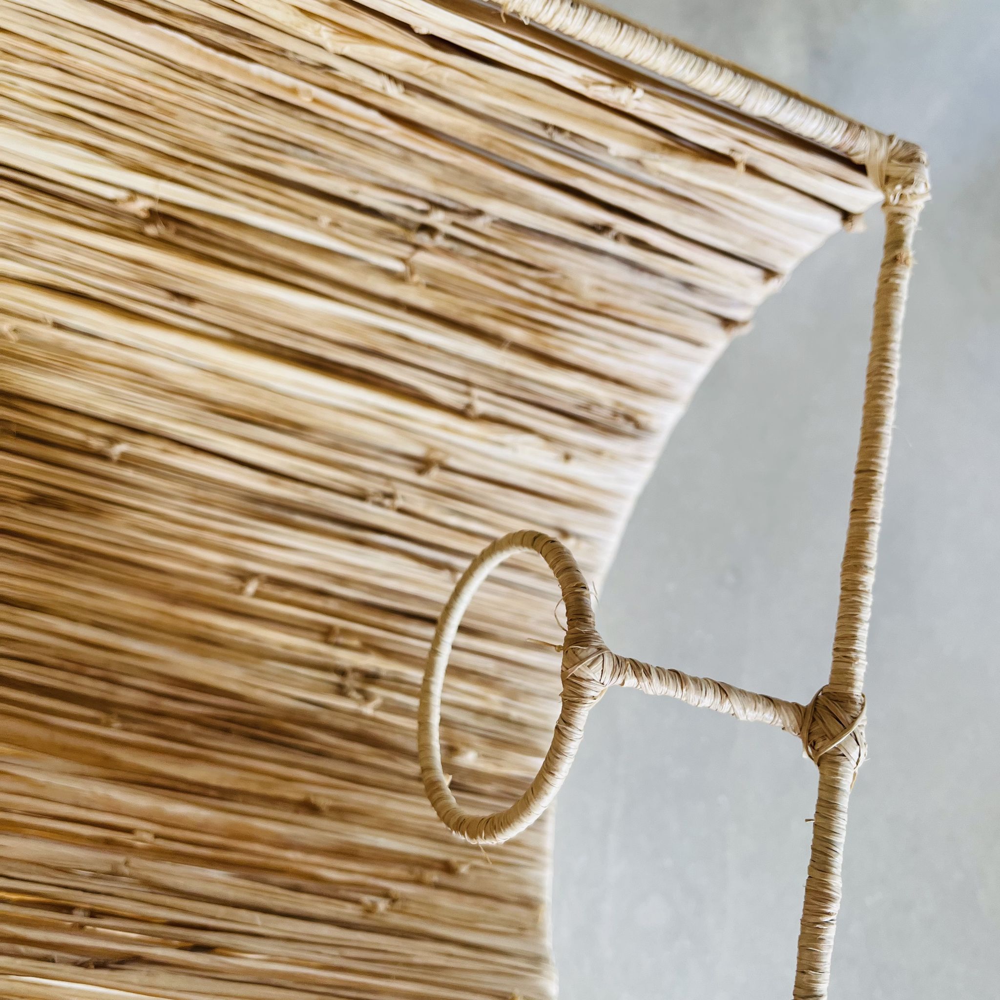 Raffia wall lamp