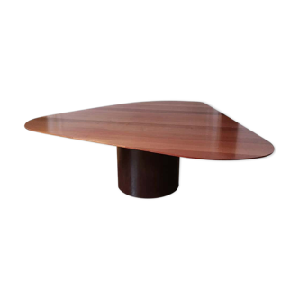 Amorfa table by Arthur Casas