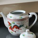 Chinese tea service/Teapot + 6 cups. In fine porcelain. Dragons/Phoenix decor. Feng Shui Rose Family Style. 70s