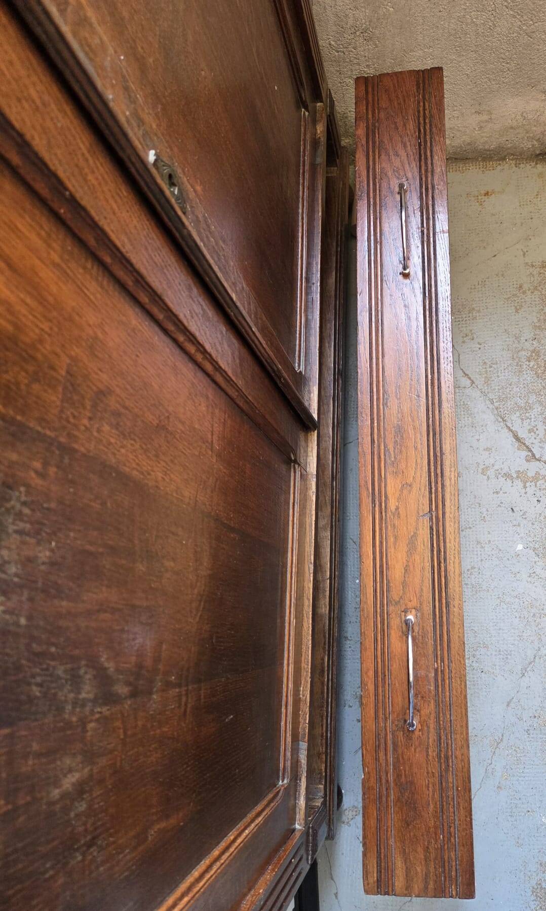 Meuble de rangement vintage en bois massif - élégance et authenticité